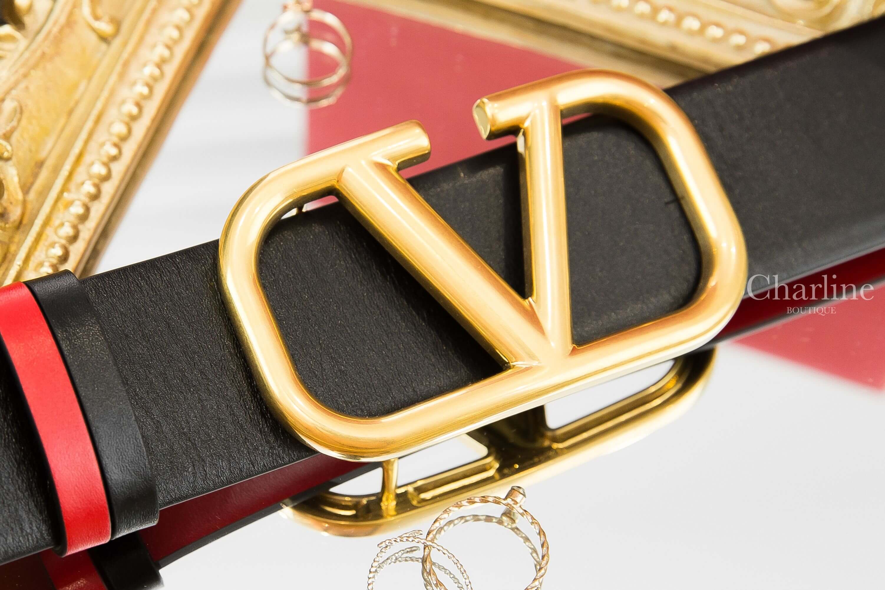 Valentino Reversible Vlogo Signature Belt In Glossy Calfskin 40mm 黑色/紅色小牛皮金色VLogo雙面皮帶