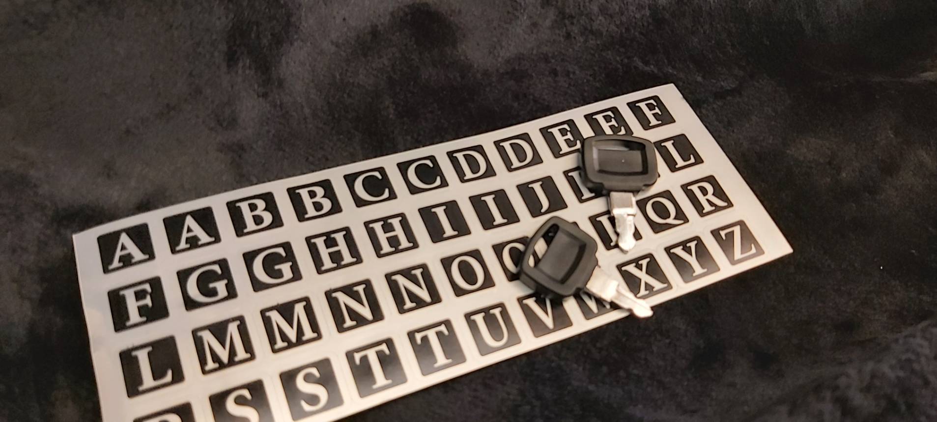 輪式次中音薩克斯風收納盒 Case 黑色款 (可上鎖，附鑰匙&字母貼紙) 第 4 張圖片｜三峽銅管 / 管樂