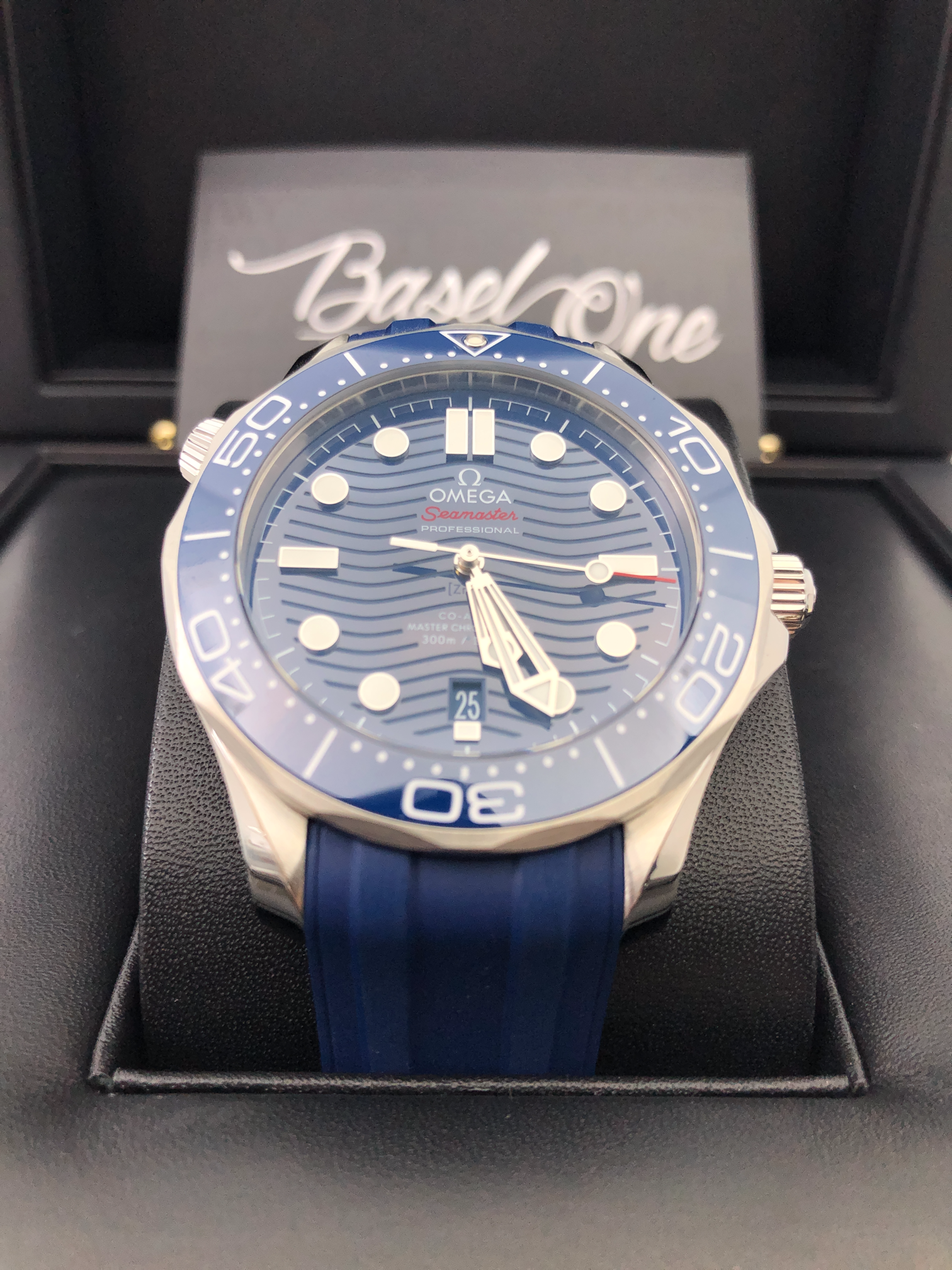 BRAND NEW OMEGA SEAMASTER DIVER 300 M 210.32.42.20.03.001 21032422003001 BLUE DIAL BLUE RUBBER STRAP CO‑AXIAL MASTER CHRONOMETER 42MM