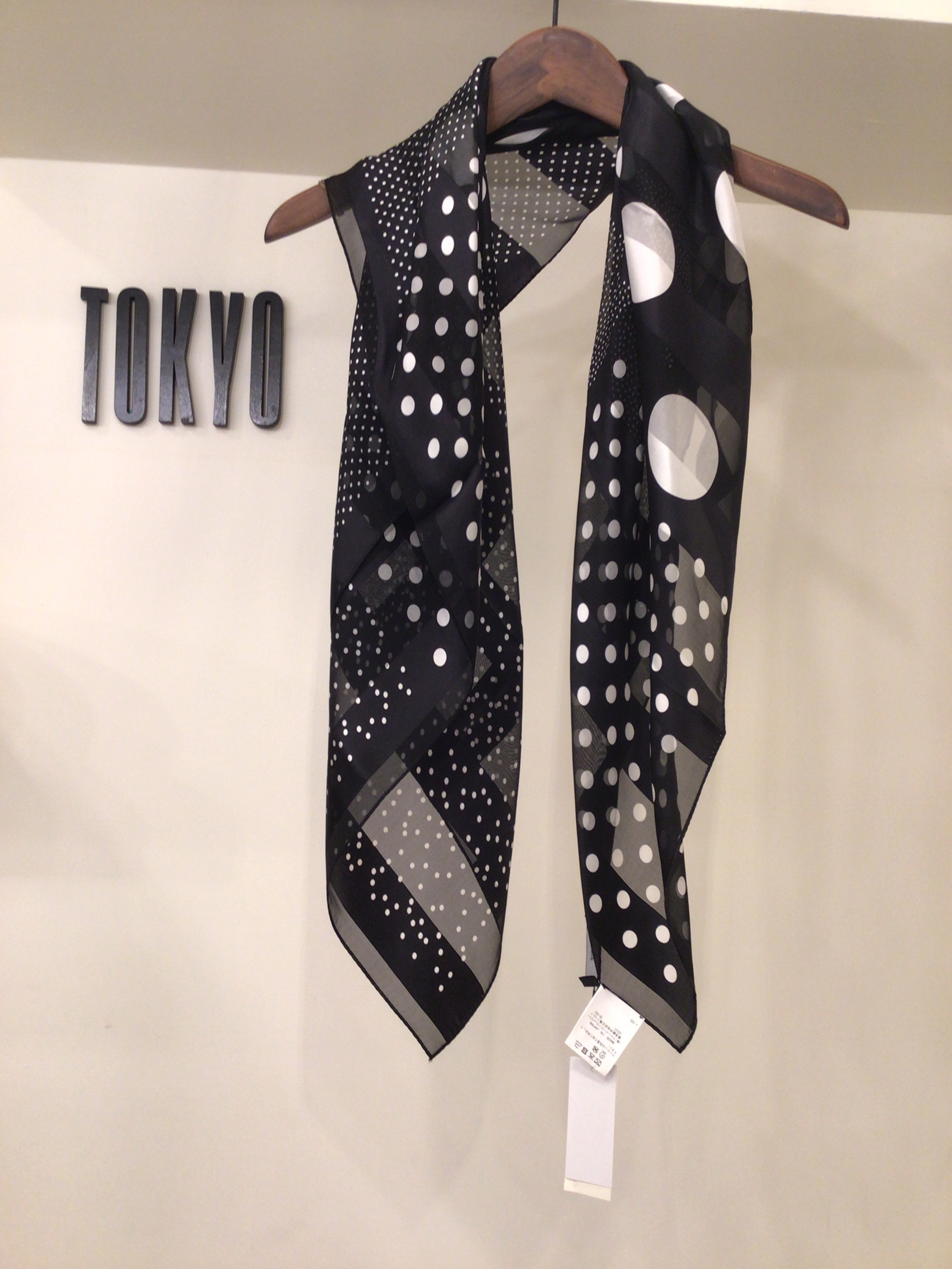 絲質黑底白水玉