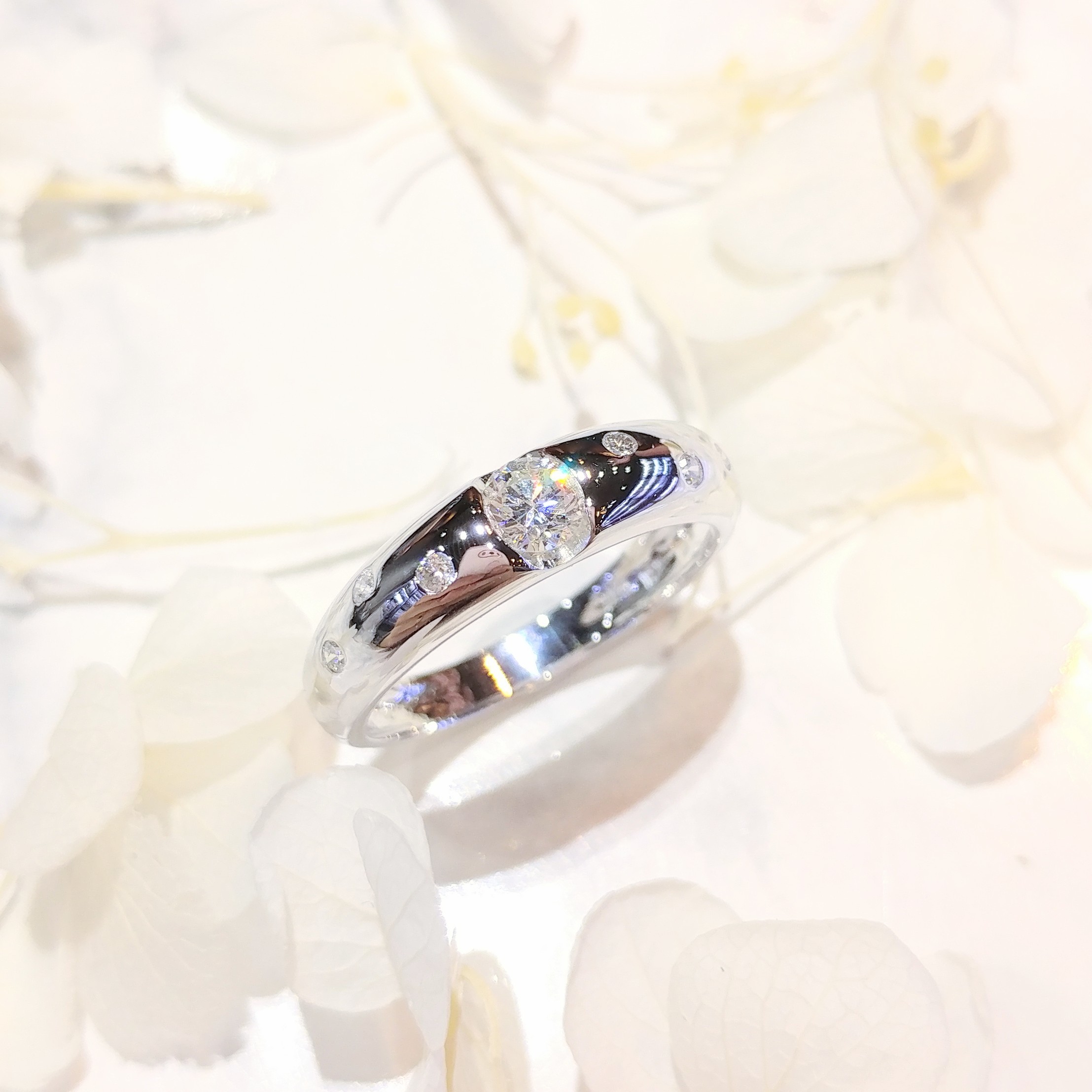 全新18K白金【單粒23份鑽石】配小鑽共29份戒指