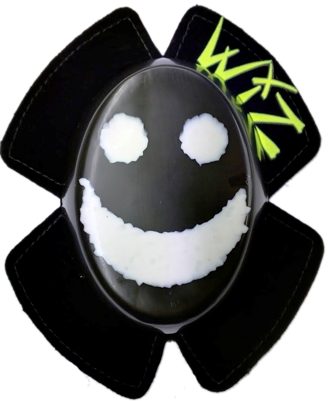 WIZ KNEE SLIDERS 滑塊 笑臉 黑底白