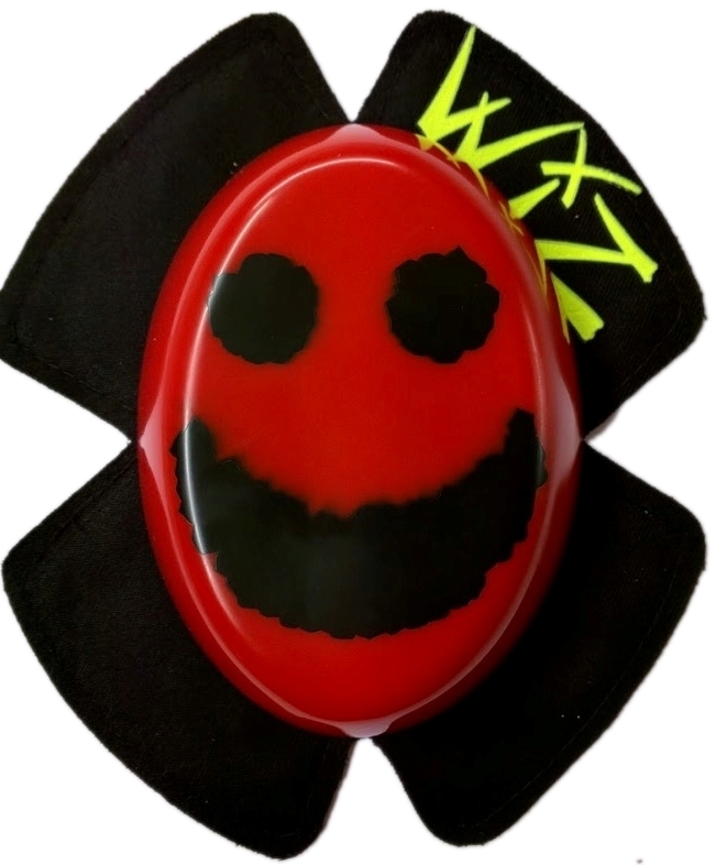 WIZ KNEE SLIDERS 滑塊 笑臉 紅底黑