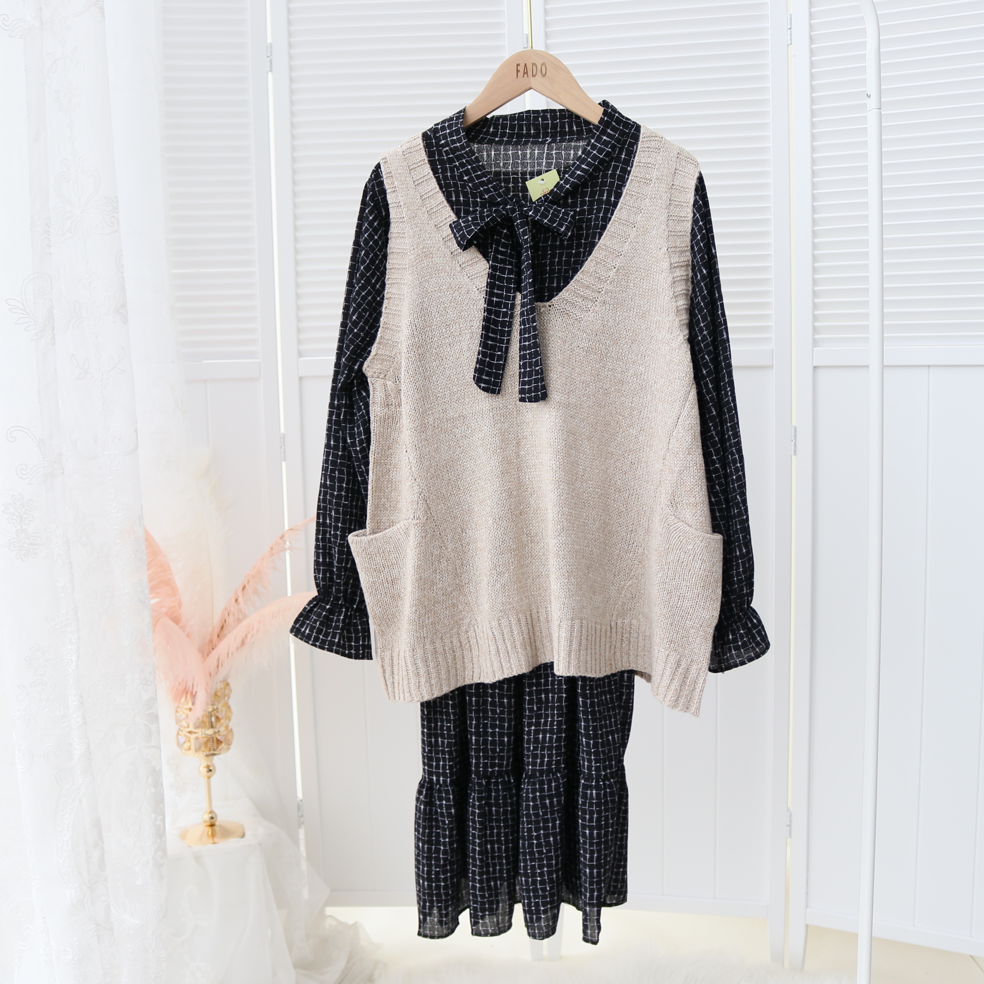 🏷️ SALE ! 背心+綁帶格紋套 9188002 (只剩下杏色)