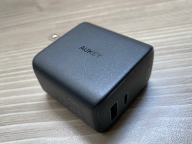 鄭蛋蛋的3C評測站 跟笨重的充電器說再見 AUKEY GaN氮化鎵充電器雙開箱