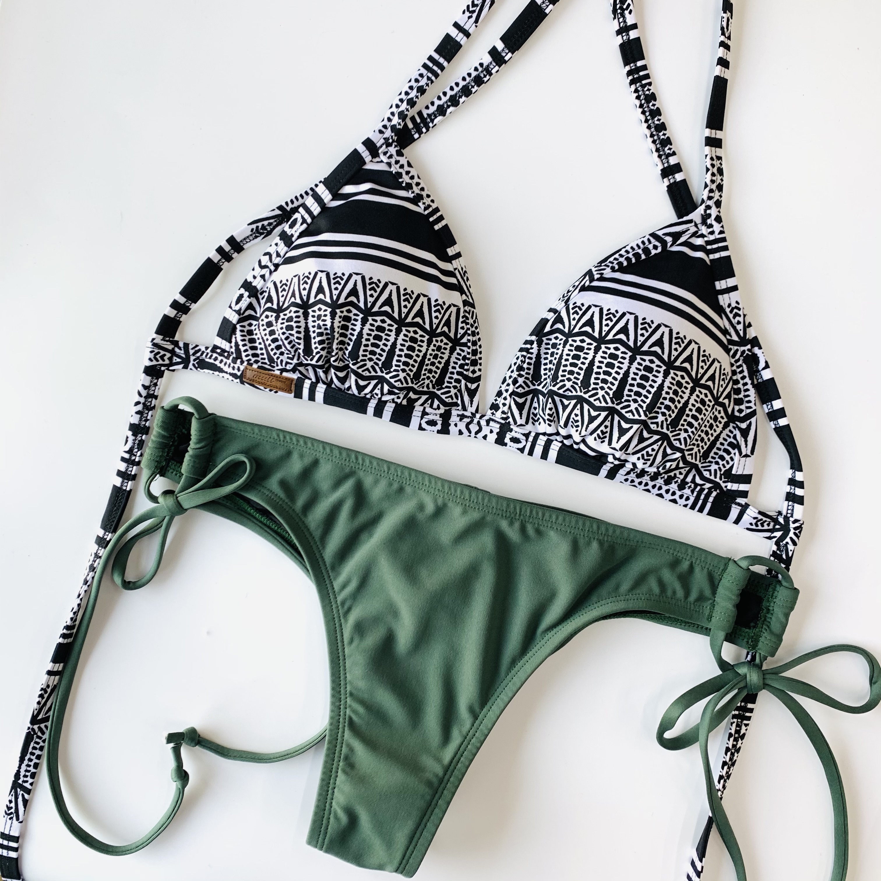 【曜黑圖騰】​TRV 三角薄墊綁帶上衣