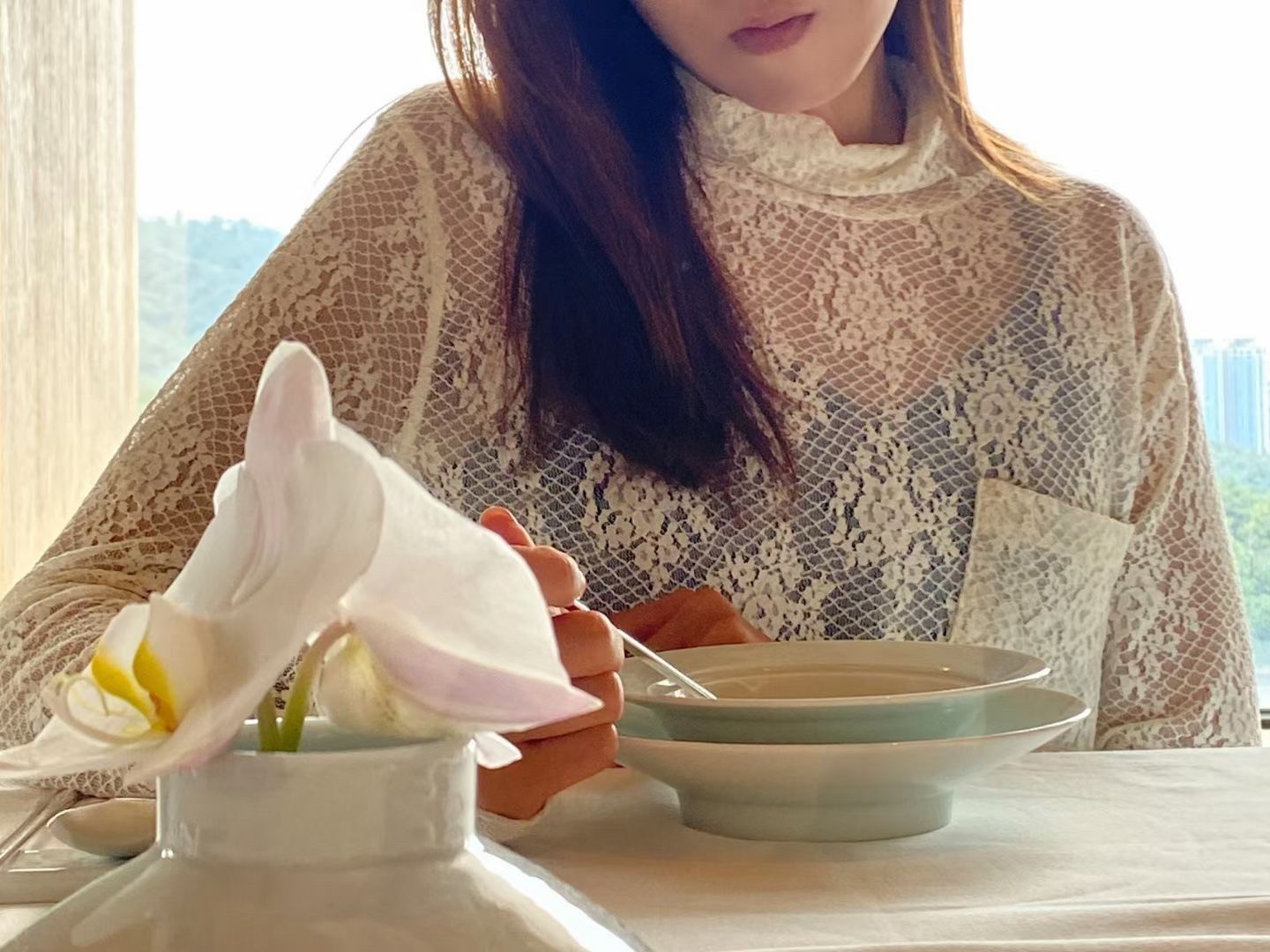 K21010143口袋蕾絲精緻布內搭上衣
