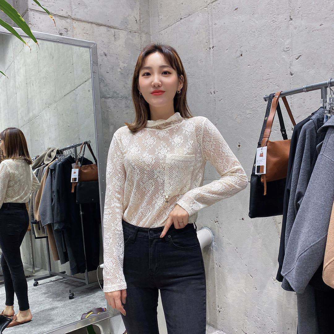 K21010143口袋蕾絲精緻布內搭上衣