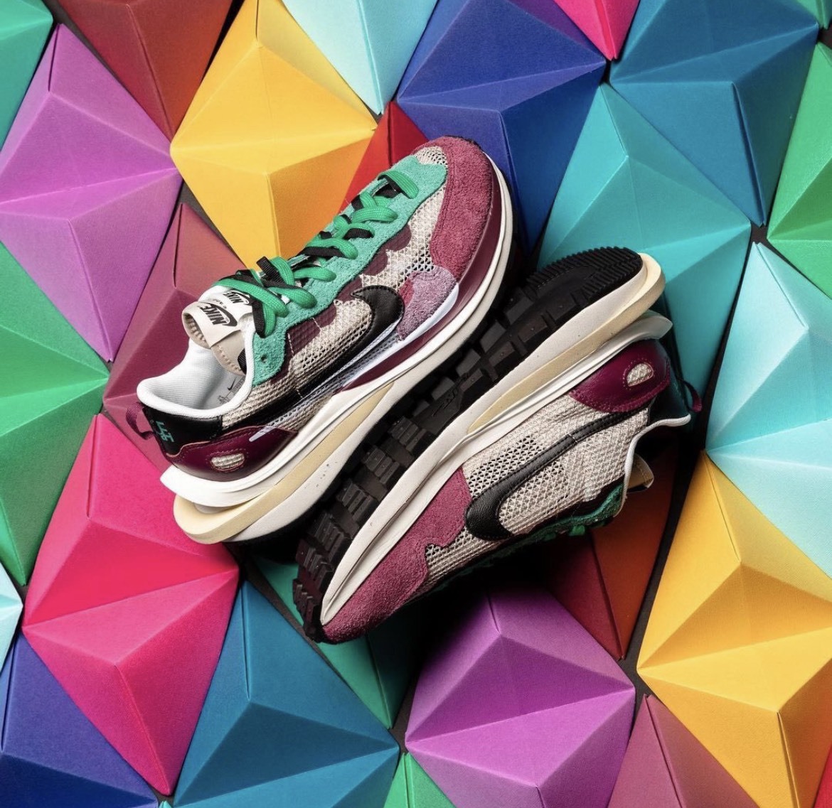 Sacai x Nike VaporWaffle 酒紅