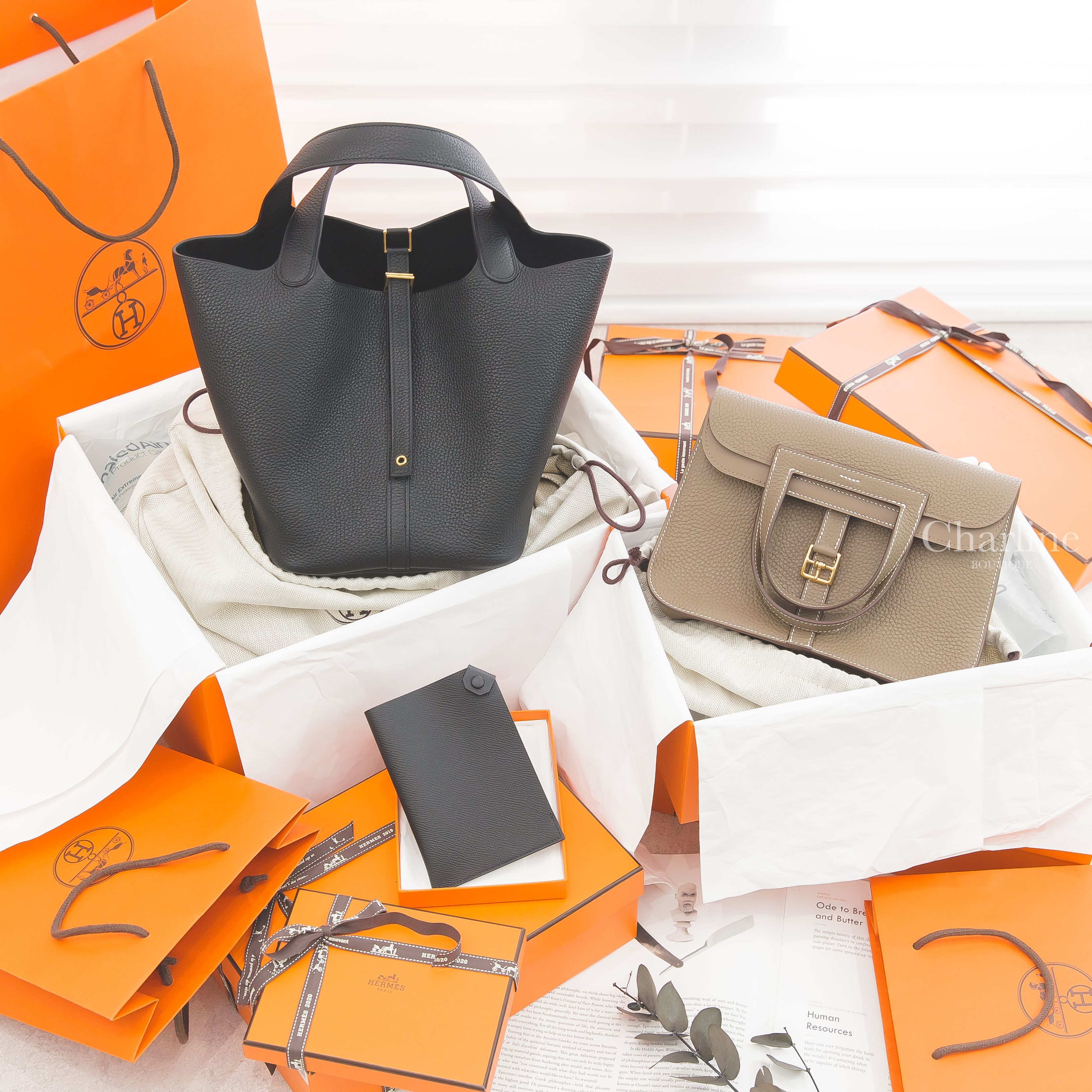 Hermès Picotin 22cm 89 Noir 黑色金釦,Hermès Halzan 25cm 18 Etoupe 大象灰金釦,Hermès Tarmac Passport 黑色黑釦-Charline Boutique 精品代購