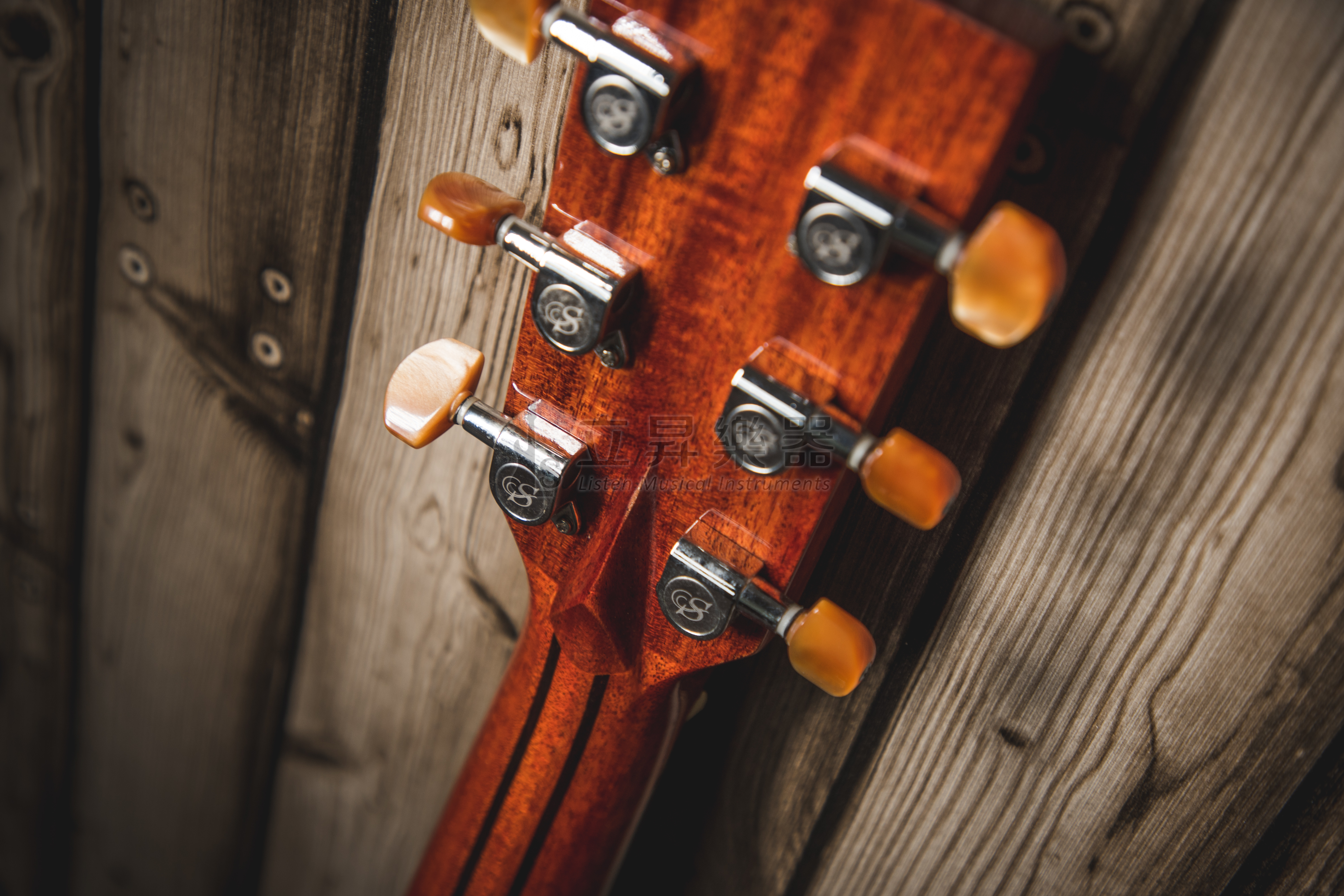 LAYA LAYA LD-256c 雲杉面單板 桃花心木側背板 木吉他 DC桶 D桶缺角 (附琴袋、配件包) 第 3 張圖片｜三峽吉他 / Bass