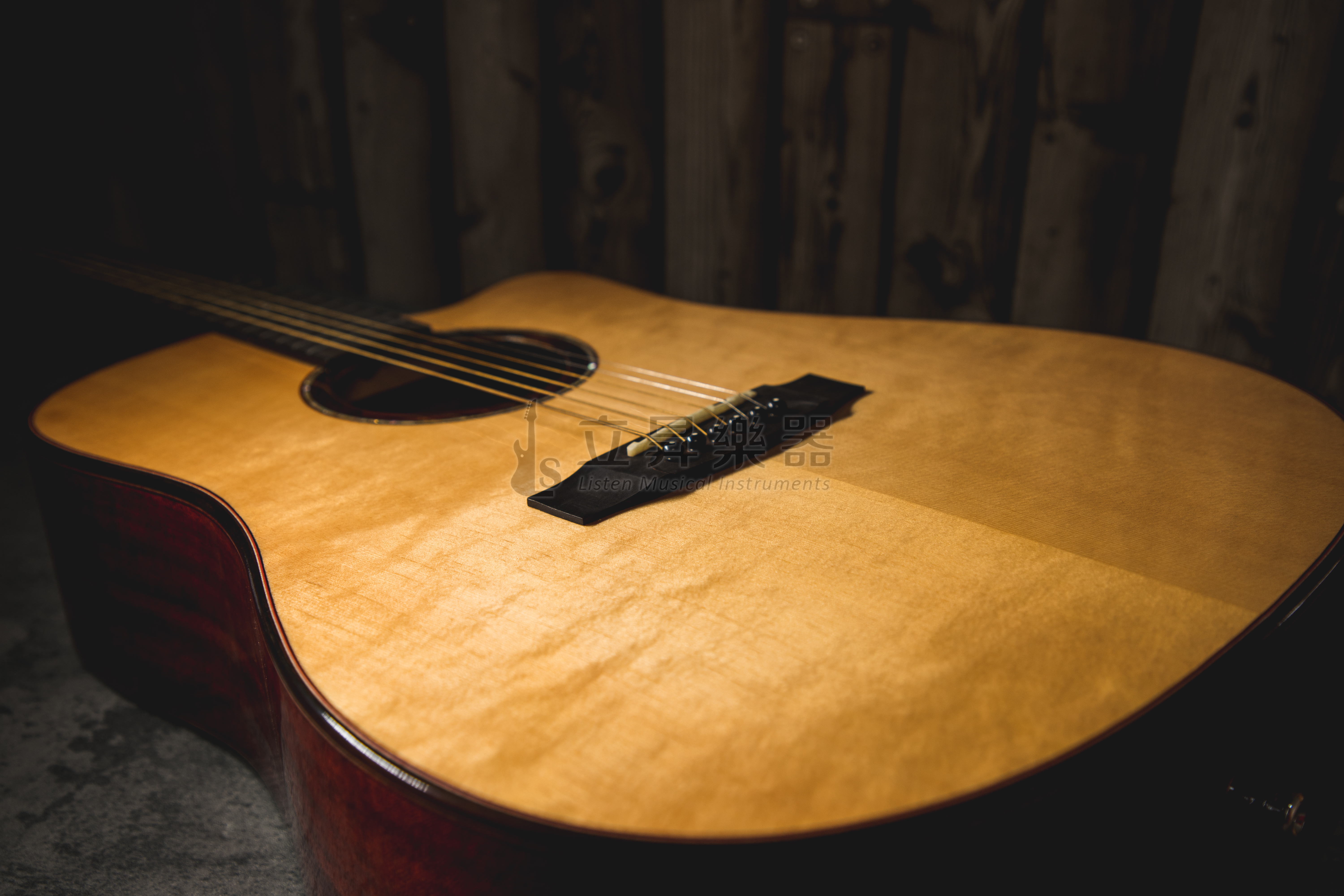 LAYA LAYA LD-256c 雲杉面單板 桃花心木側背板 木吉他 DC桶 D桶缺角 (附琴袋、配件包) 第 5 張圖片｜三峽吉他 / Bass