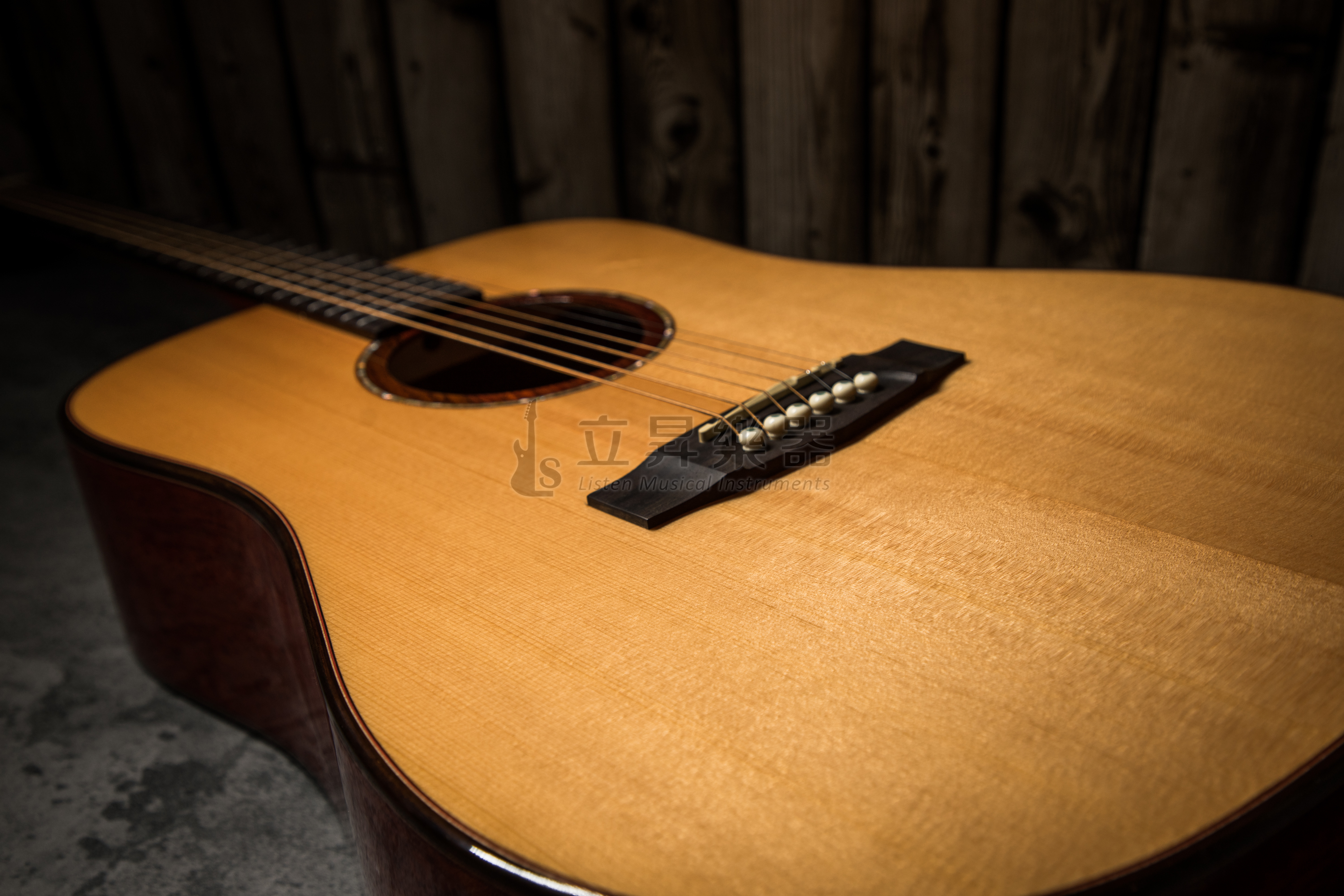 LAYA LAYA LD-256 雲杉面單板 桃花心木側背板 木吉他 D桶 附琴袋 第 4 張圖片｜三峽吉他 / Bass