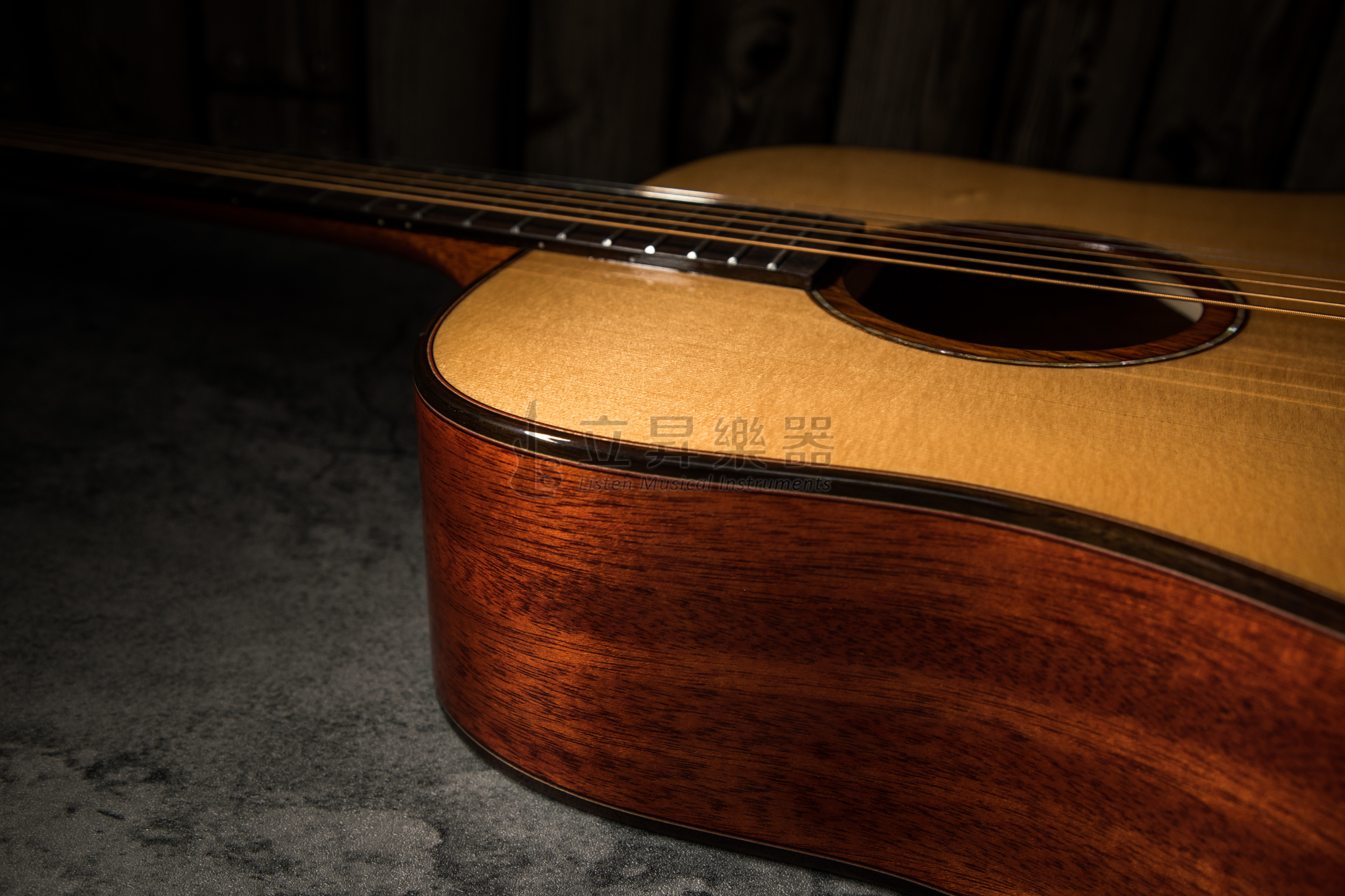 LAYA LAYA LD-256 雲杉面單板 桃花心木側背板 木吉他 D桶 附琴袋 第 5 張圖片｜三峽吉他 / Bass