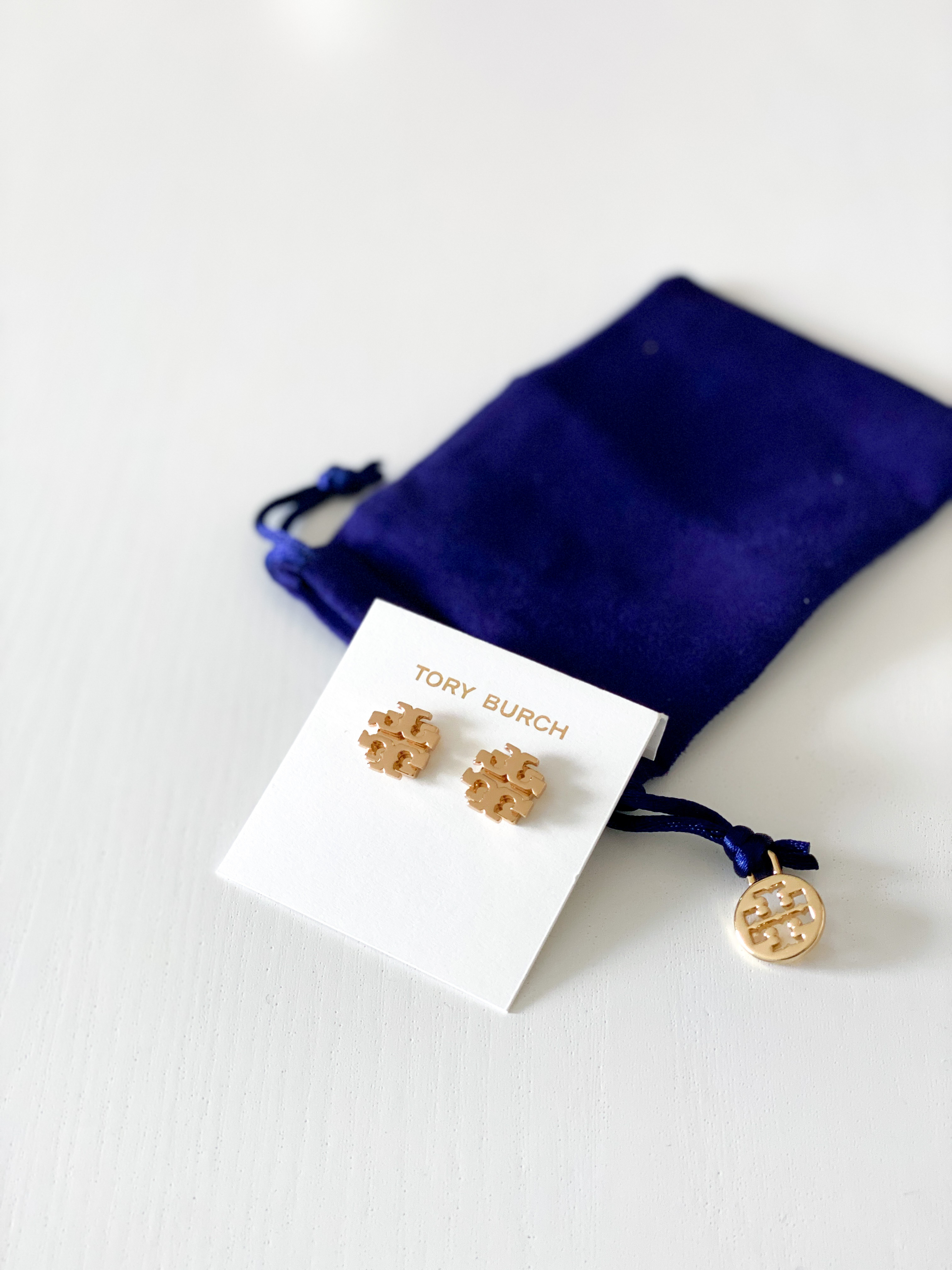 現貨| Tory Burch Large T Logo Stud Earrings | 2色