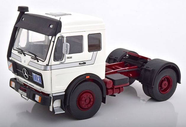 1/18 Road King Mercedes NG 1632 1973 White/Silver/ Dark Red (180043)