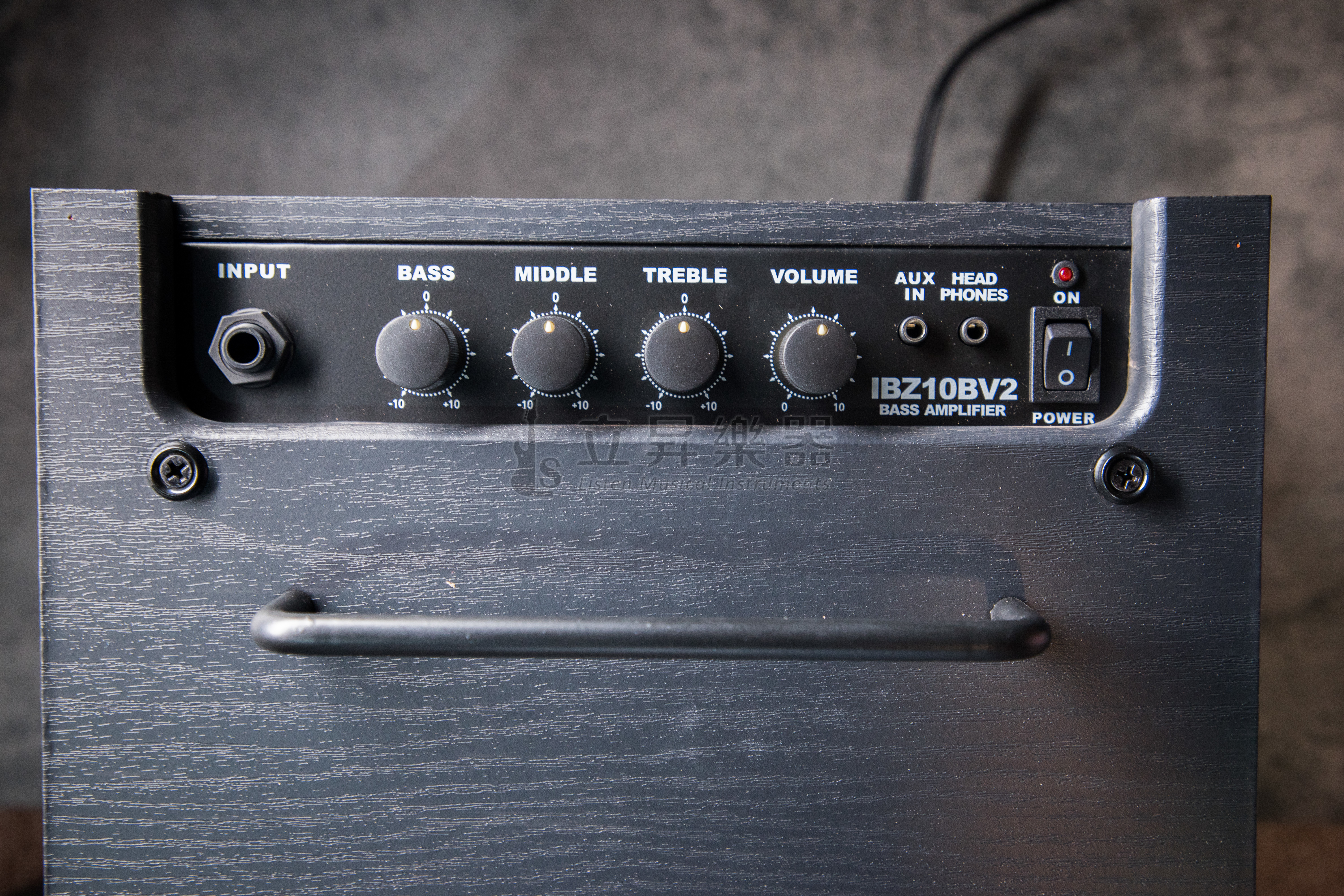 Ibanez Ibanez IBZ10B-V2 10瓦 6.5吋喇叭 電貝斯音箱 【新款二代】 第 4 張圖片｜三峽吉他 / Bass