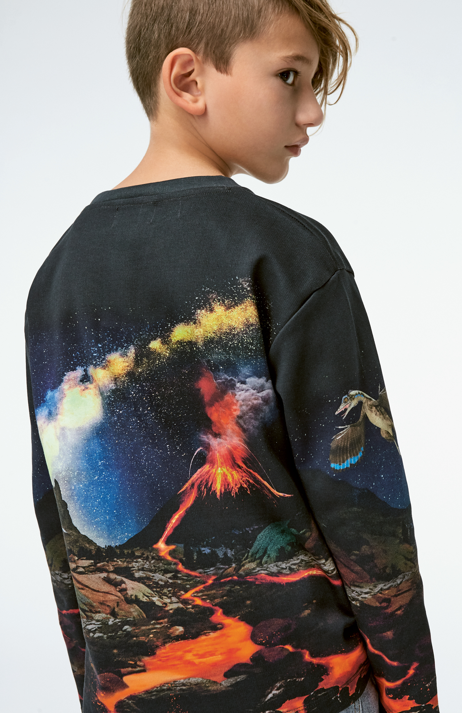 〖 Molo 〗黑色昨日世界上衣