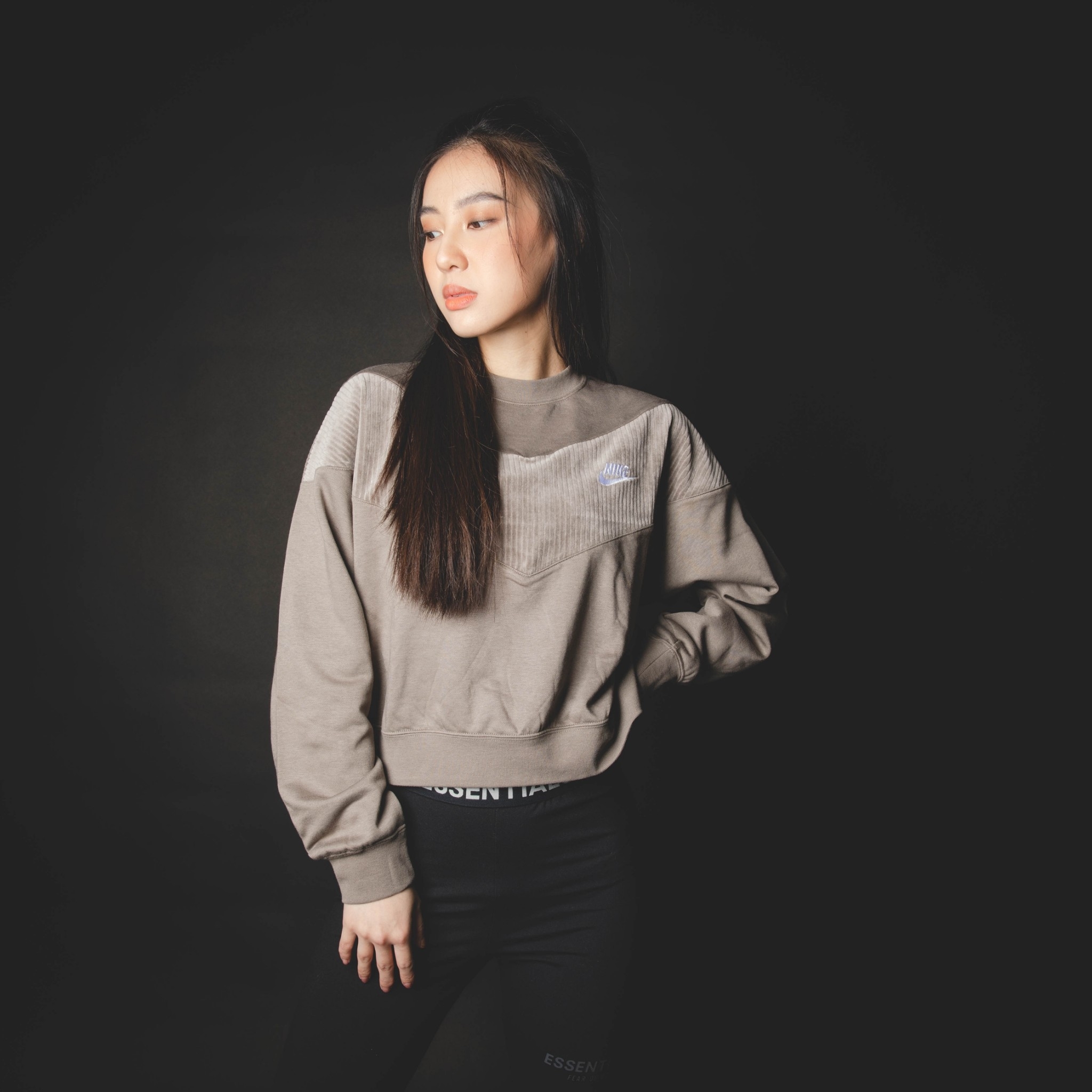 *特價商品售出不退換*女款 NIKE NSW CREW 黑色 可可灰 燈芯絨 刺繡 寬短版 大學T 衛衣【CZ1877-010】NIKECorduroy