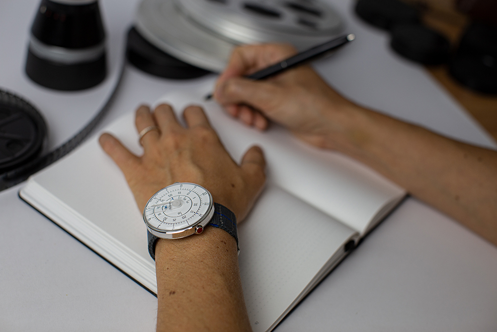 KLOK-01- M1  極簡白色錶頭 + 單圈皮革錶帶