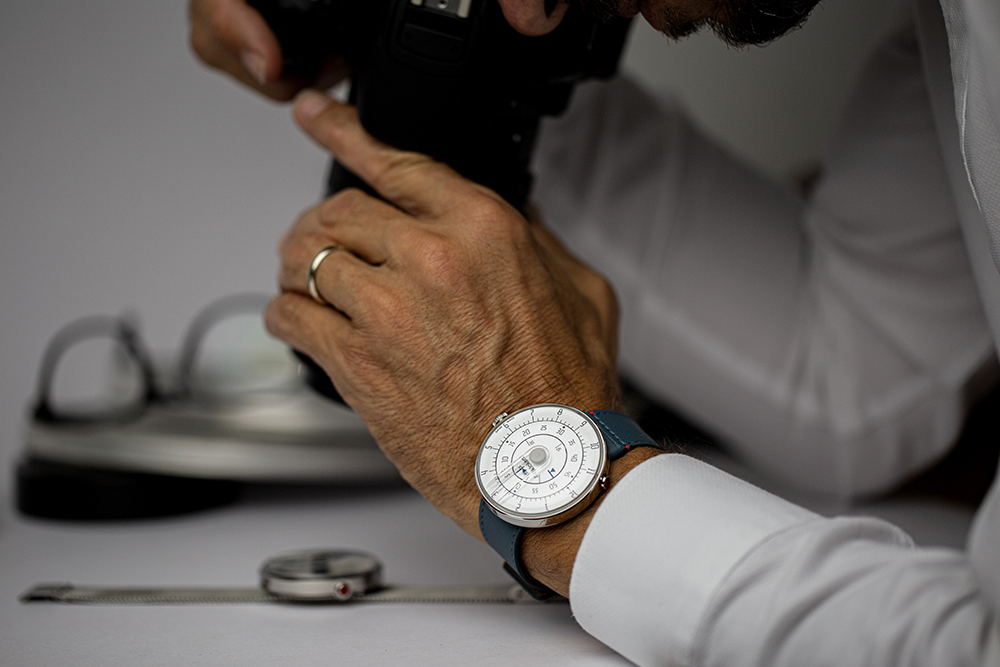 KLOK-01- M1  極簡白色錶頭 + 單圈皮革錶帶