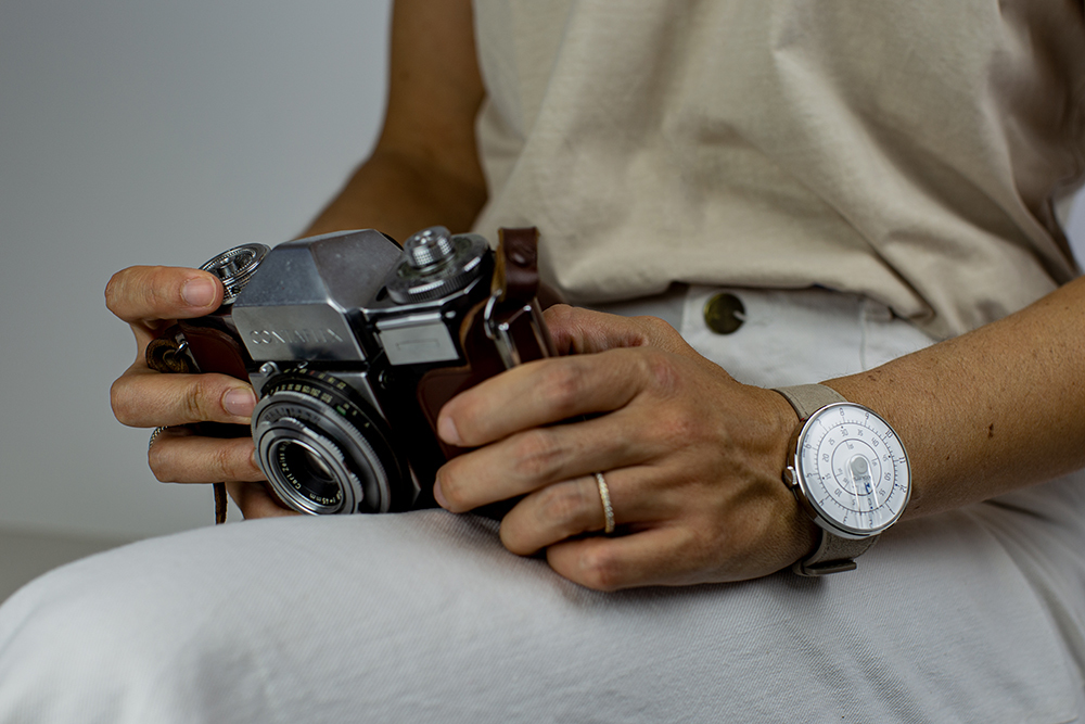 KLOK-01- M1  極簡白色錶頭 + 單圈皮革錶帶