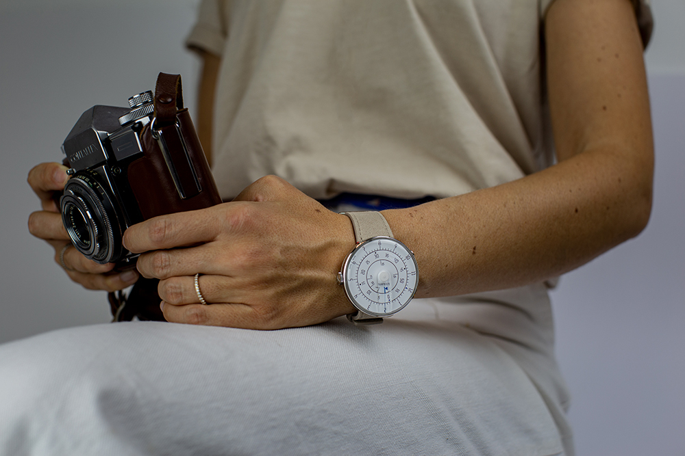 KLOK-01- M1  極簡白色錶頭 + 單圈皮革錶帶