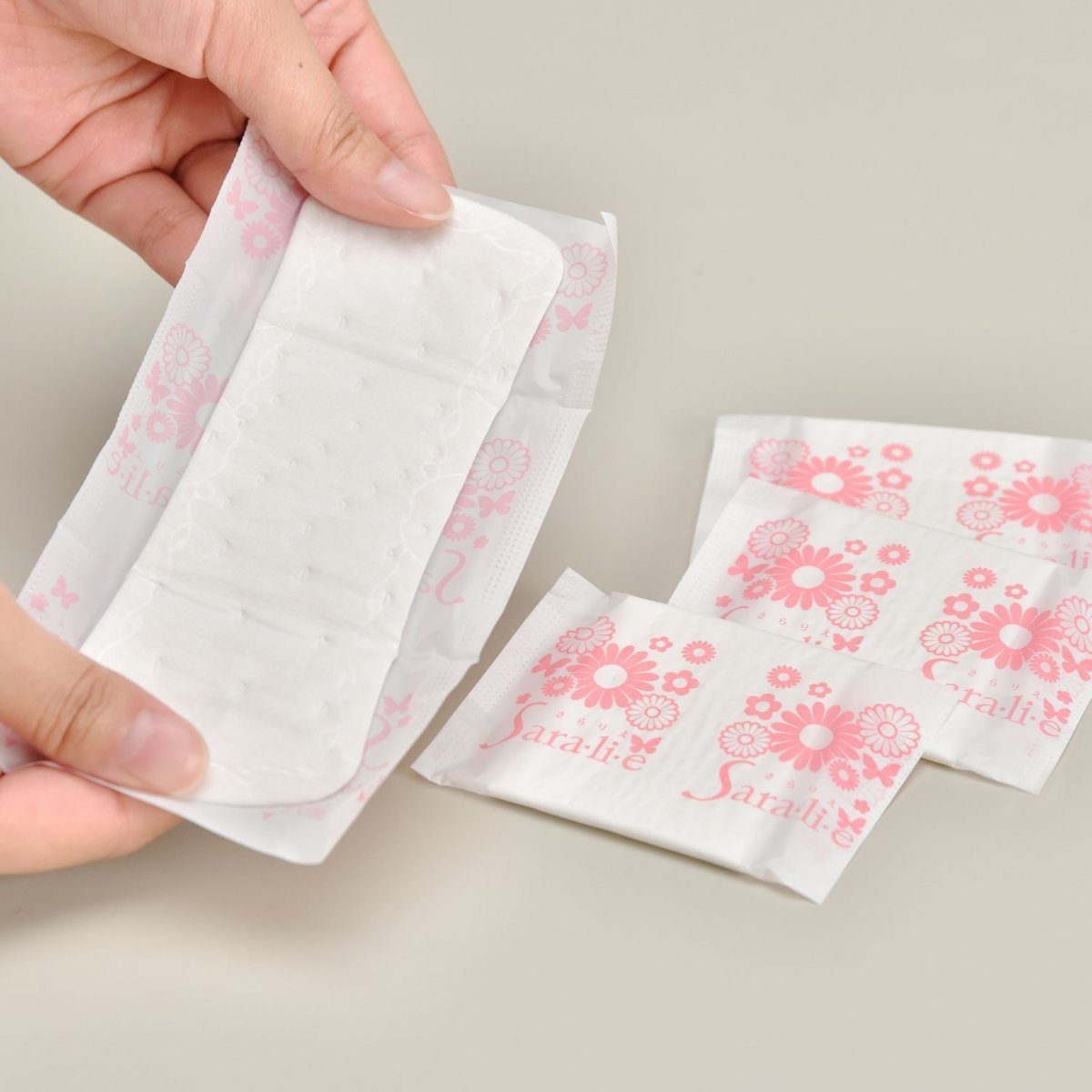 小林製藥 - SARA.LI.E 天然亞麻香氣味女性用護墊 (粉紅色)(72片)