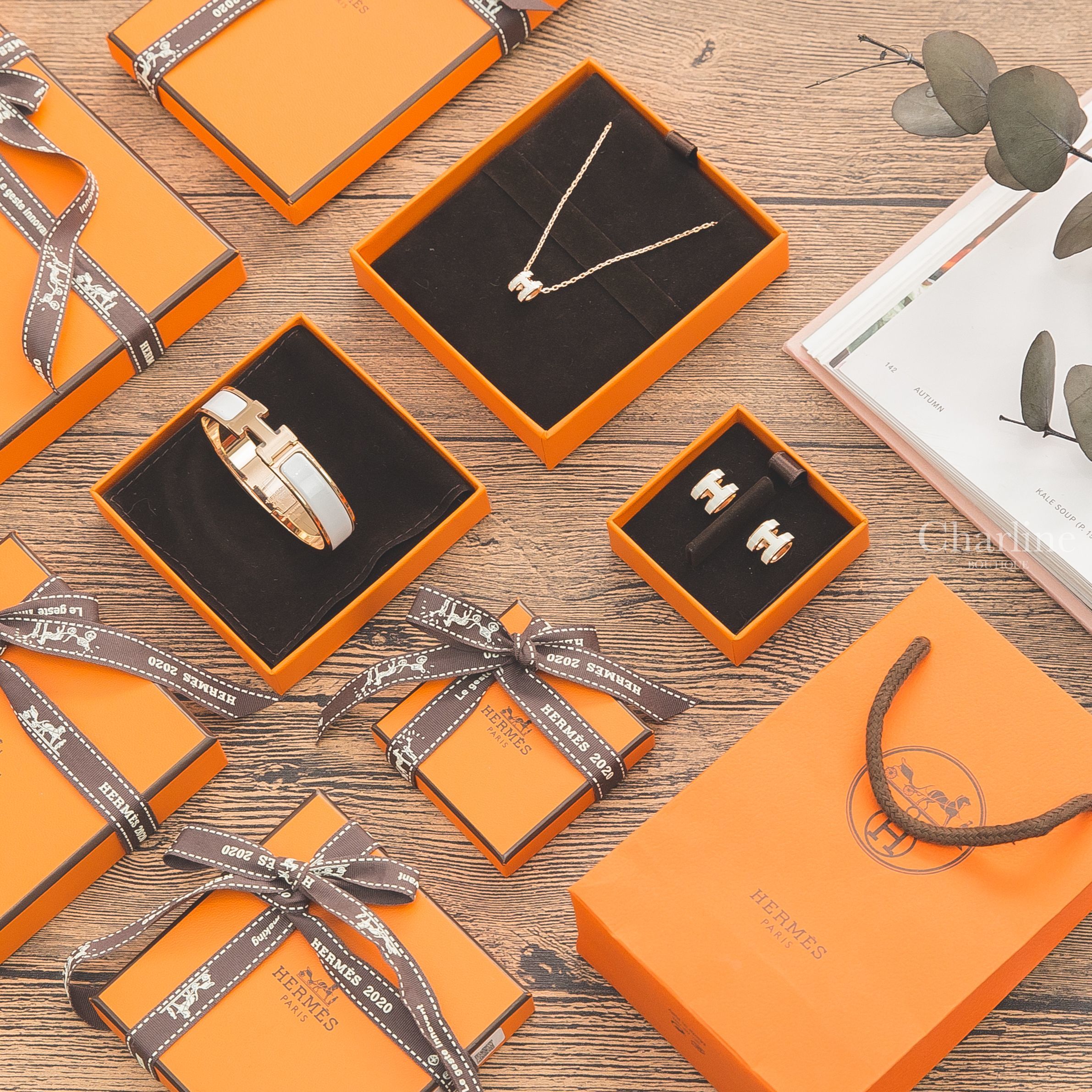 Hermès Clic H Bracelet 白色珐瑯鍍玫瑰金釦手環,Hermès Pop H Earrings 白色玫瑰金耳環,Hermès Mini Pop H Pendant 白色迷你玫瑰金項鍊-Charline Boutique 精品代購