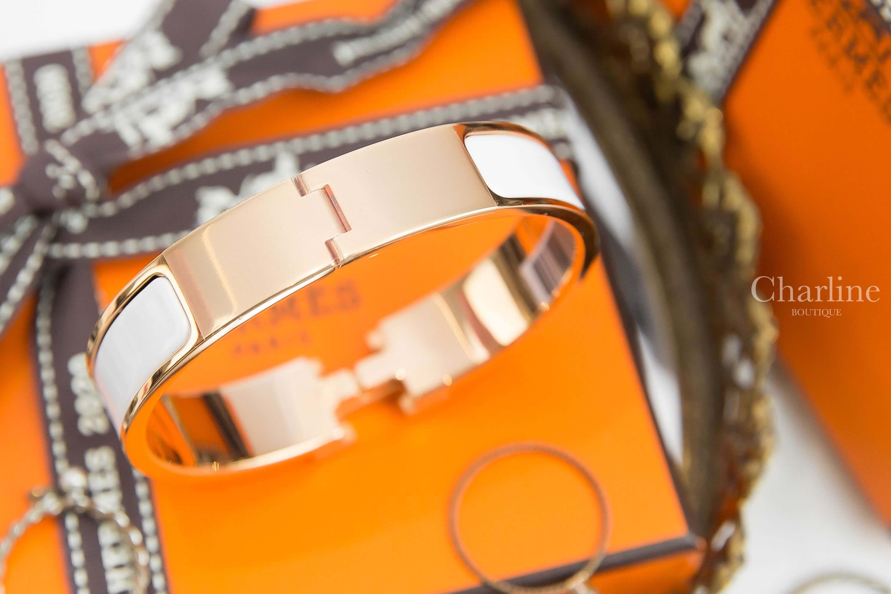 Hermès Clic H Bracelet 白色珐瑯鍍玫瑰金釦細版手環-Charline Boutique 精品代購