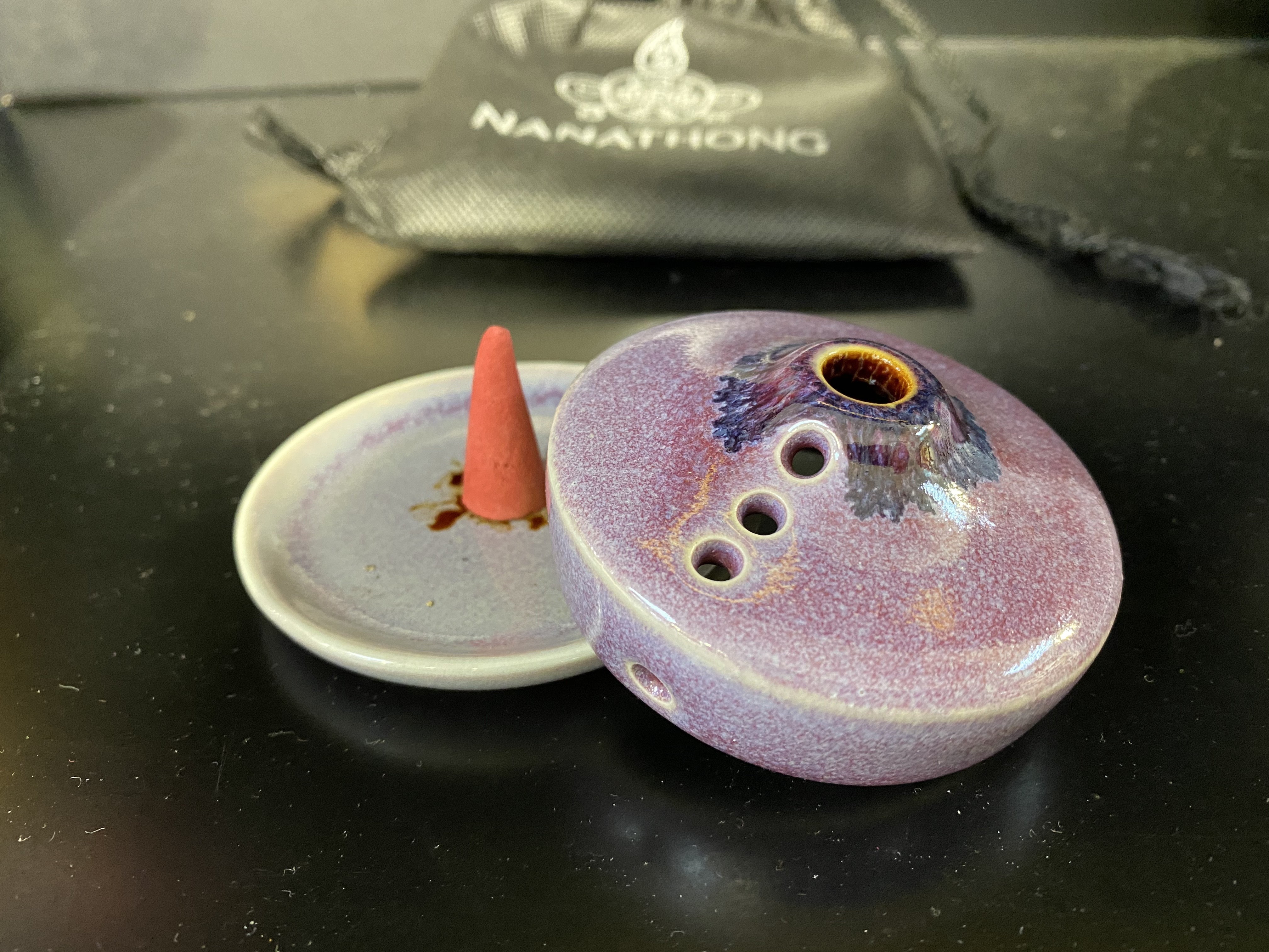 泰國手工陶瓷香座 (顏色隨機)