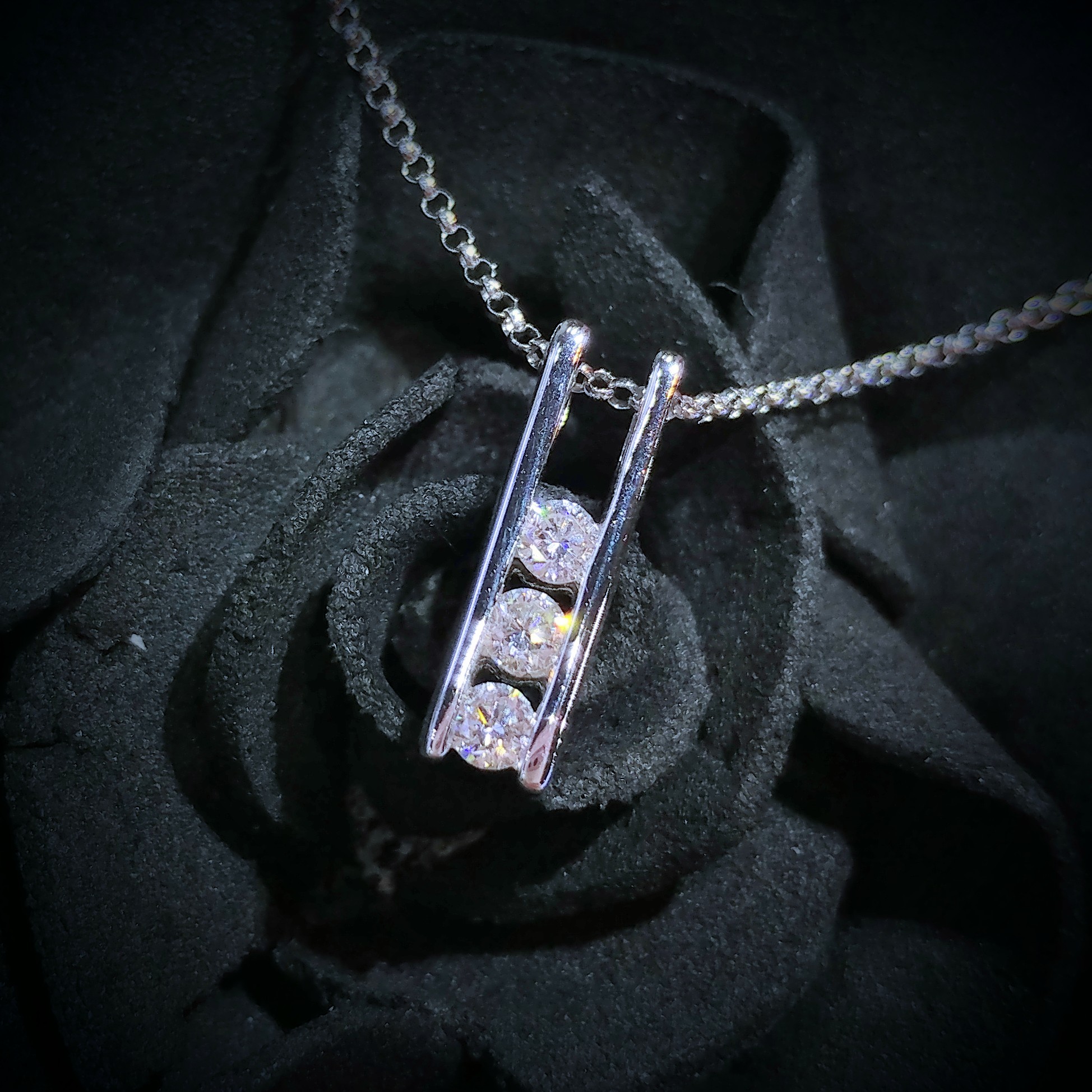 全新18K白金24份鑽石吊墜