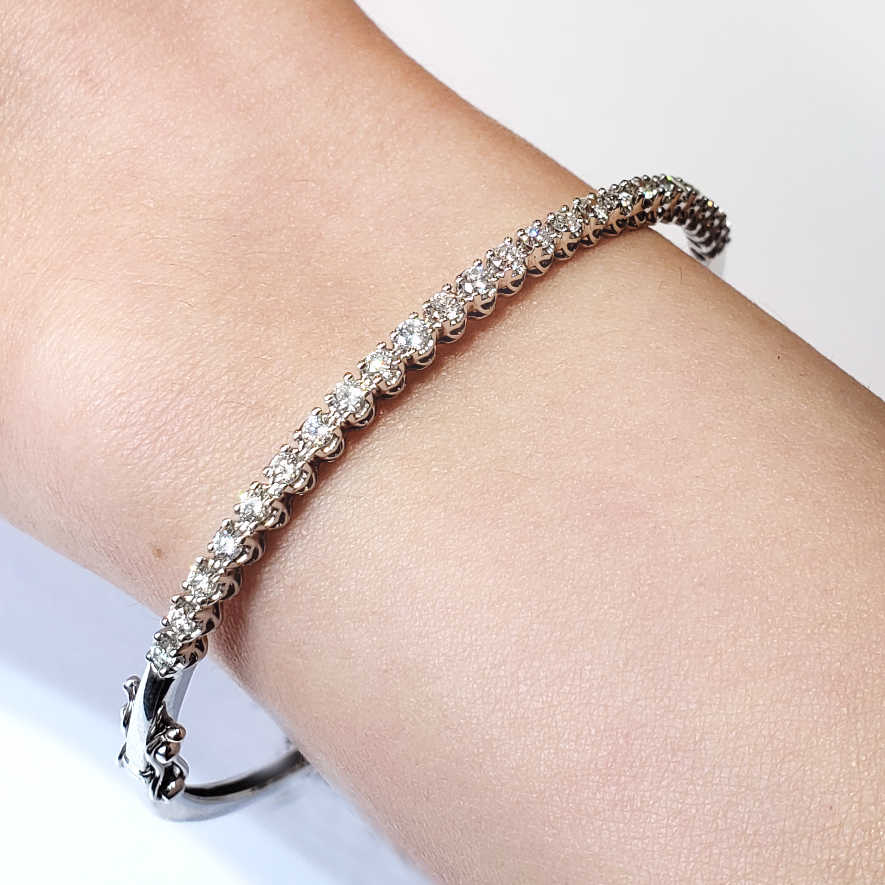 18K白金天然鑽石手鈪