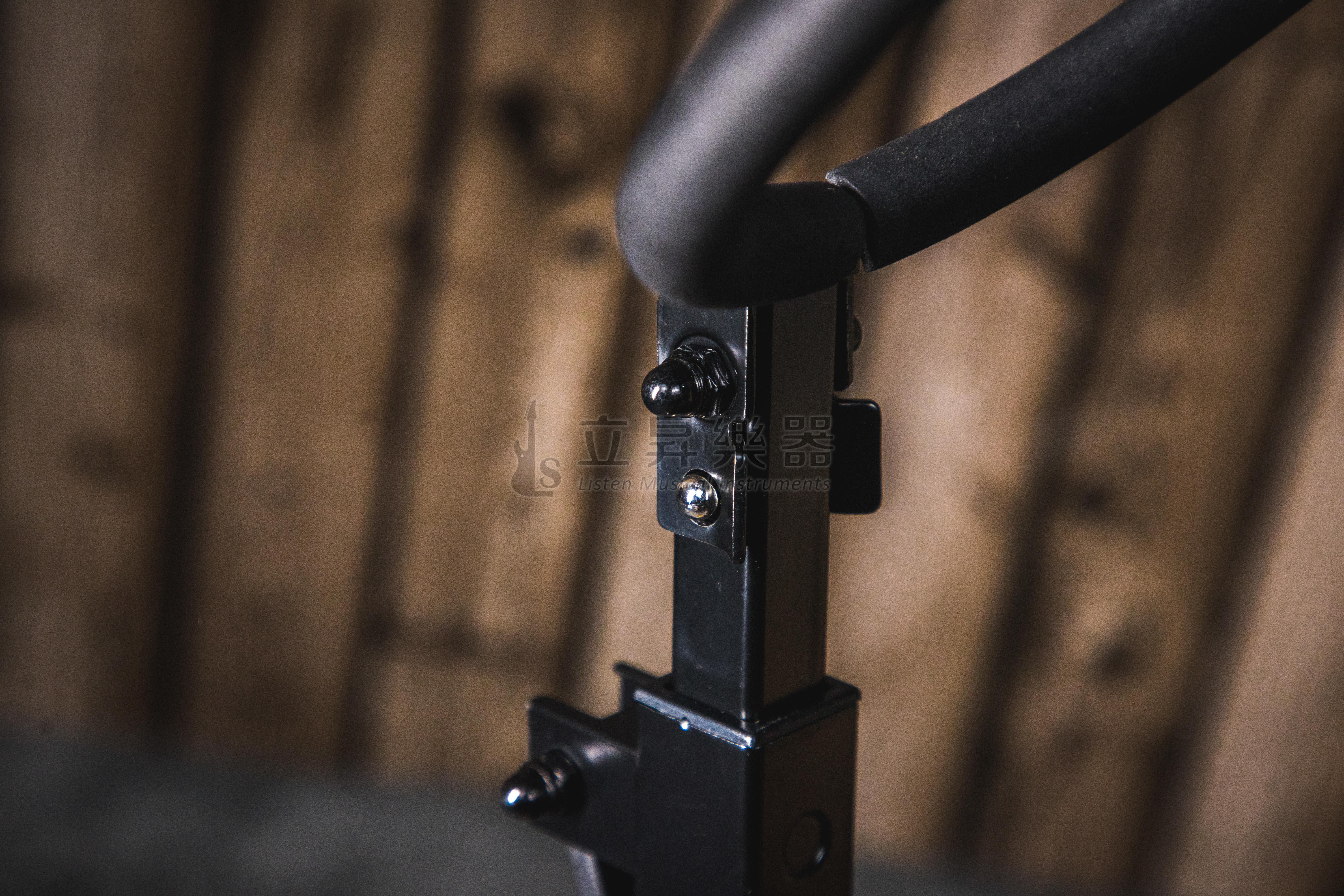 Hercules HERCULES DS535B 上低音薩克斯風架 Baritone Saxphone Stand 第 3 張圖片｜三峽銅管 / 管樂