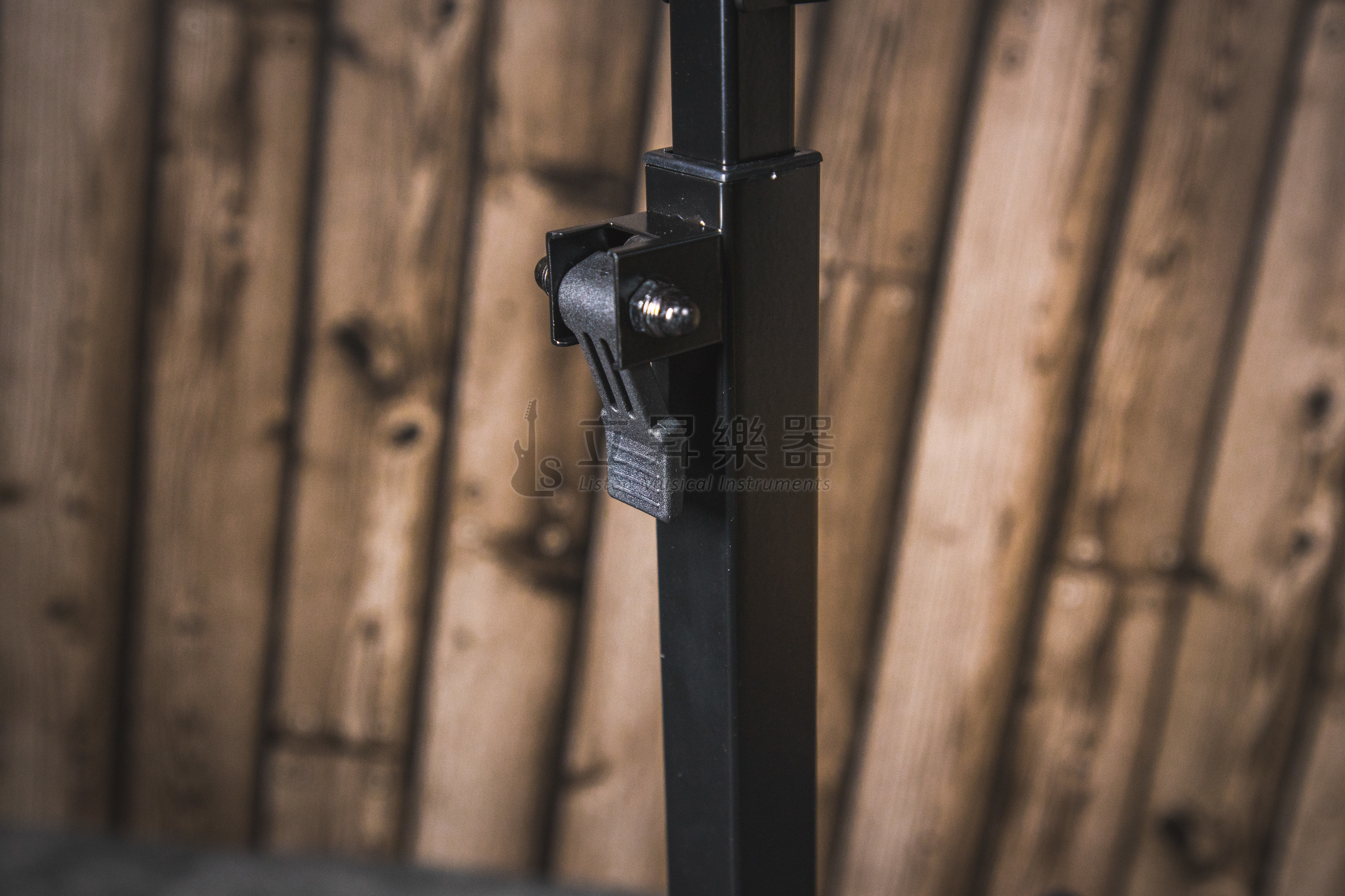 Hercules HERCULES DS535B 上低音薩克斯風架 Baritone Saxphone Stand 第 4 張圖片｜三峽銅管 / 管樂