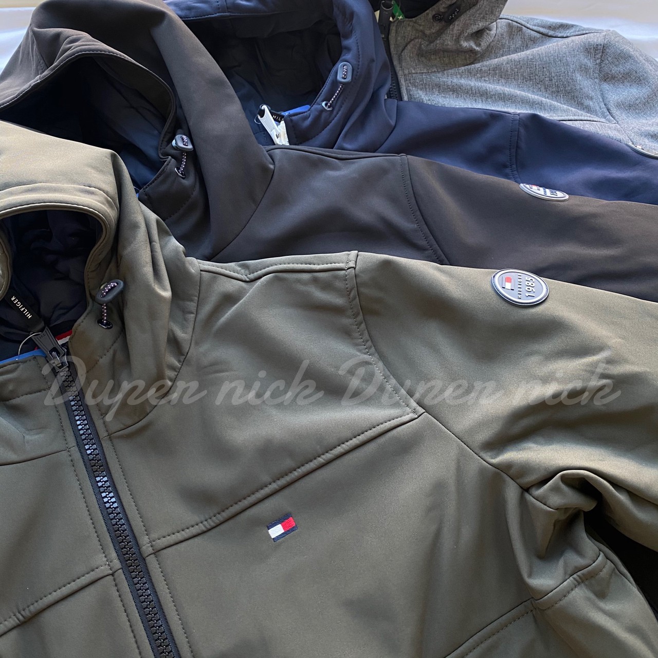 Tommy Hilfiger 2020 絕版  防風外套 (男生）