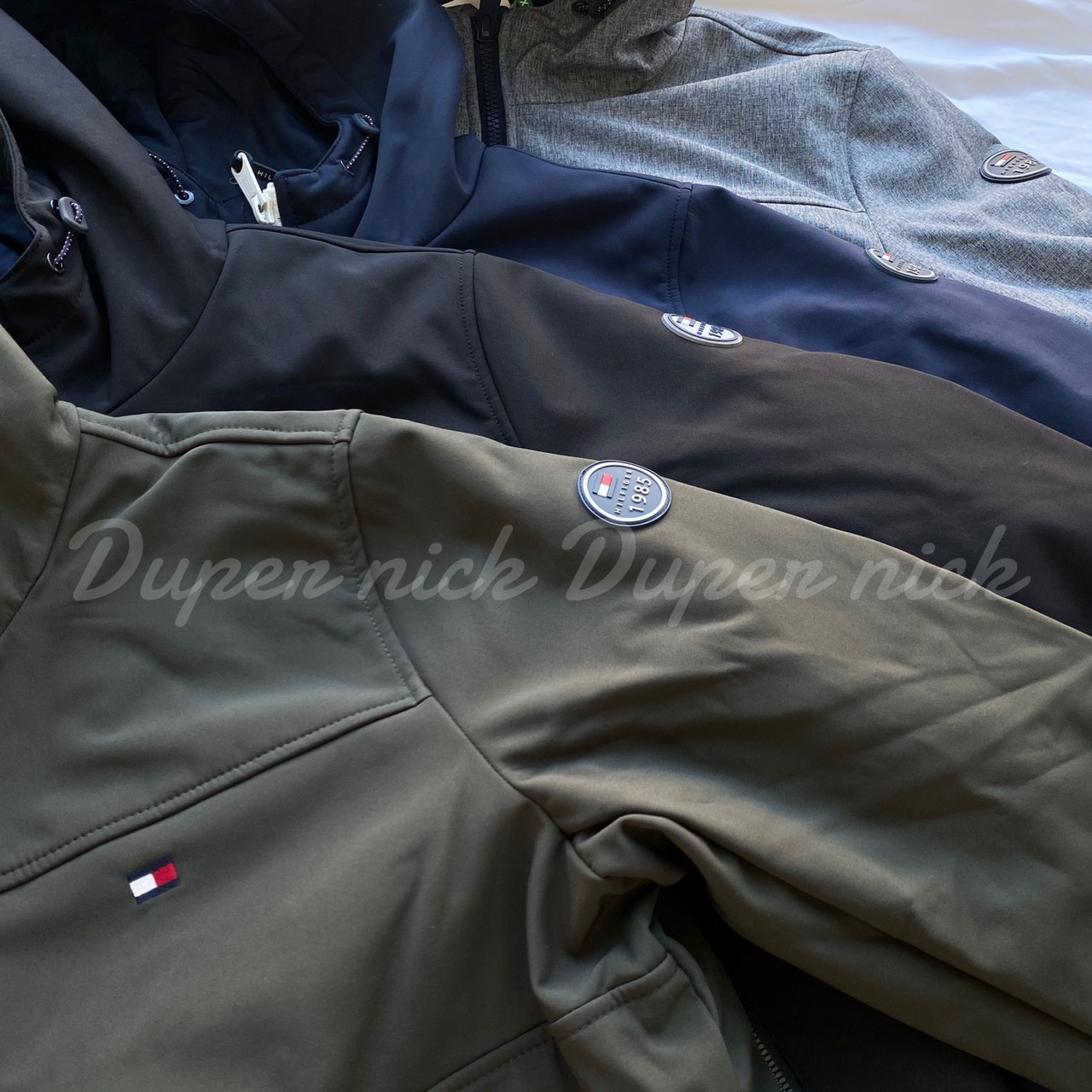 Tommy Hilfiger 2020 絕版  防風外套 (男生）