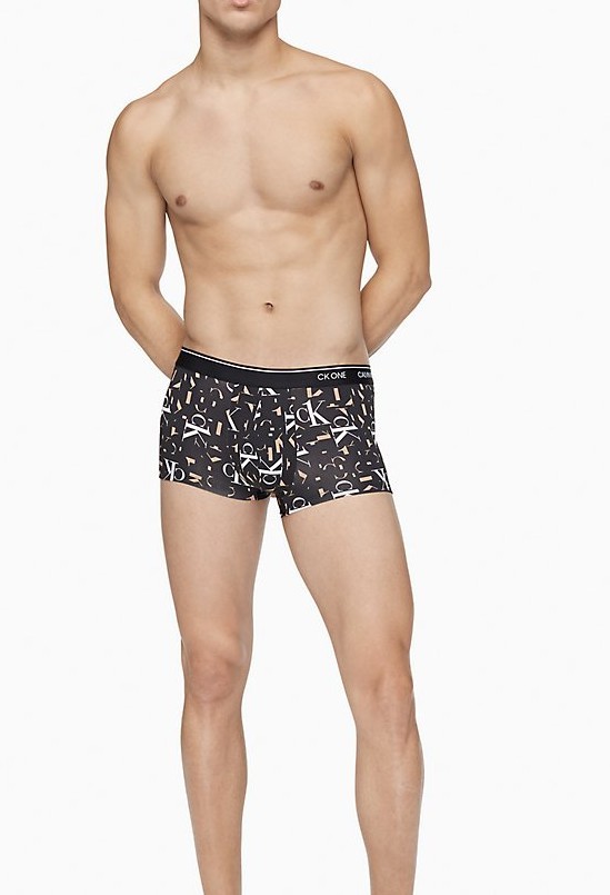 Calvin Klein CK英文字滿版低腰四角褲