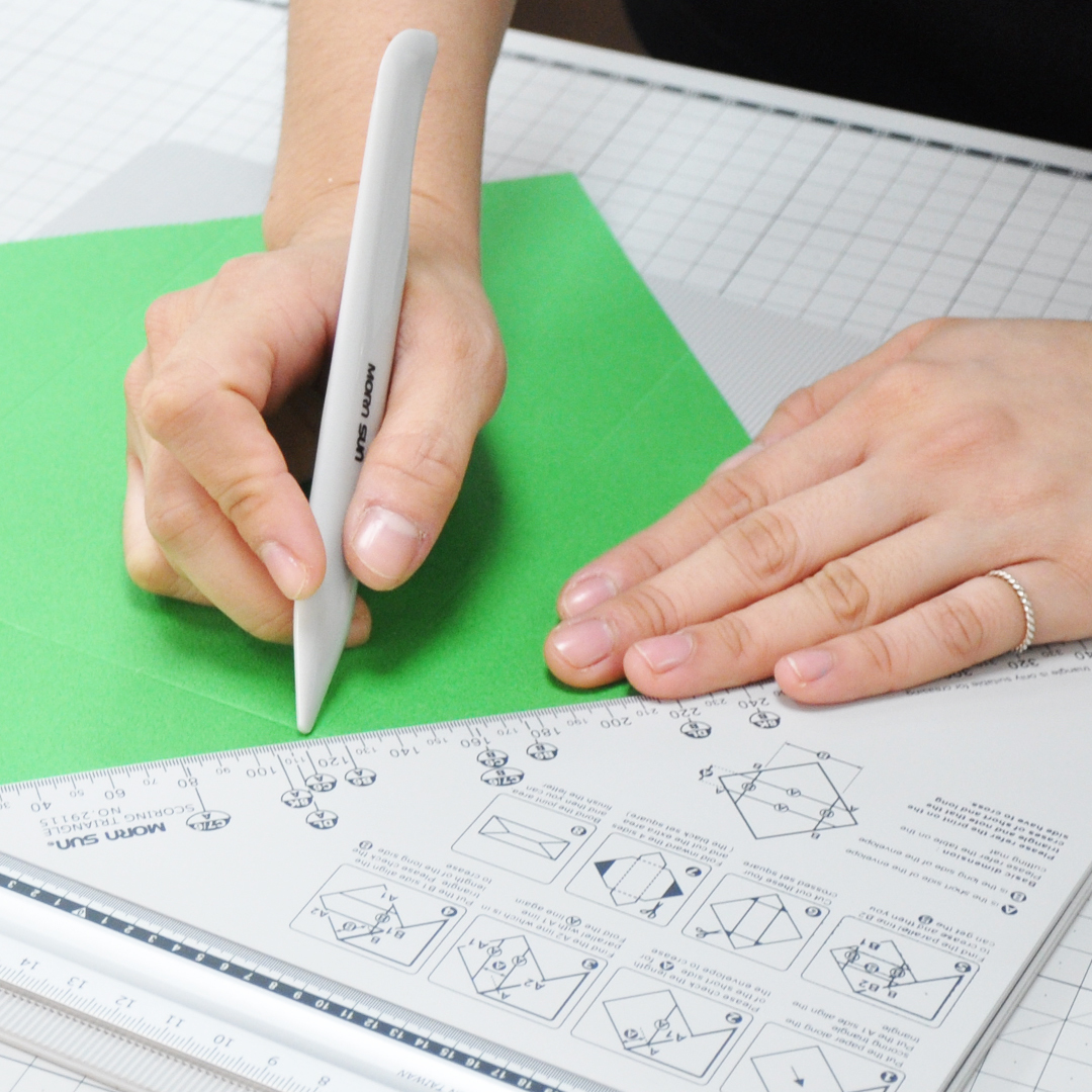 【A3多功能創意摺線板工具組】專利設計 切割墊 含三角輔助板、美工刀、鋁尺、摺紙棒(摺信封 摺禮物盒)