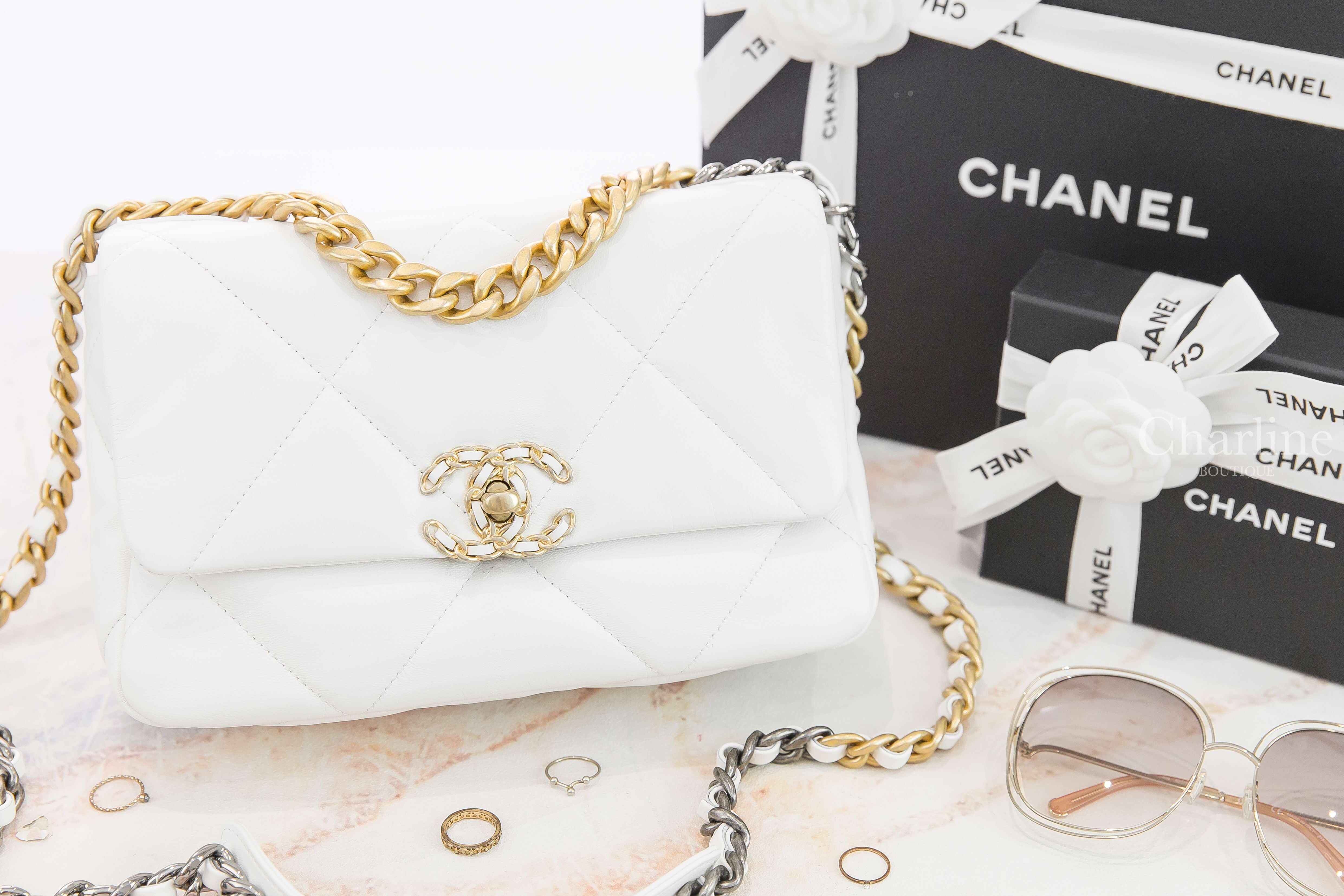 Chanel Chanel 19 Flap Bag 白色金CC黑金漸層鍊帶金鍊提把小型小羊皮大菱格紋肩背包