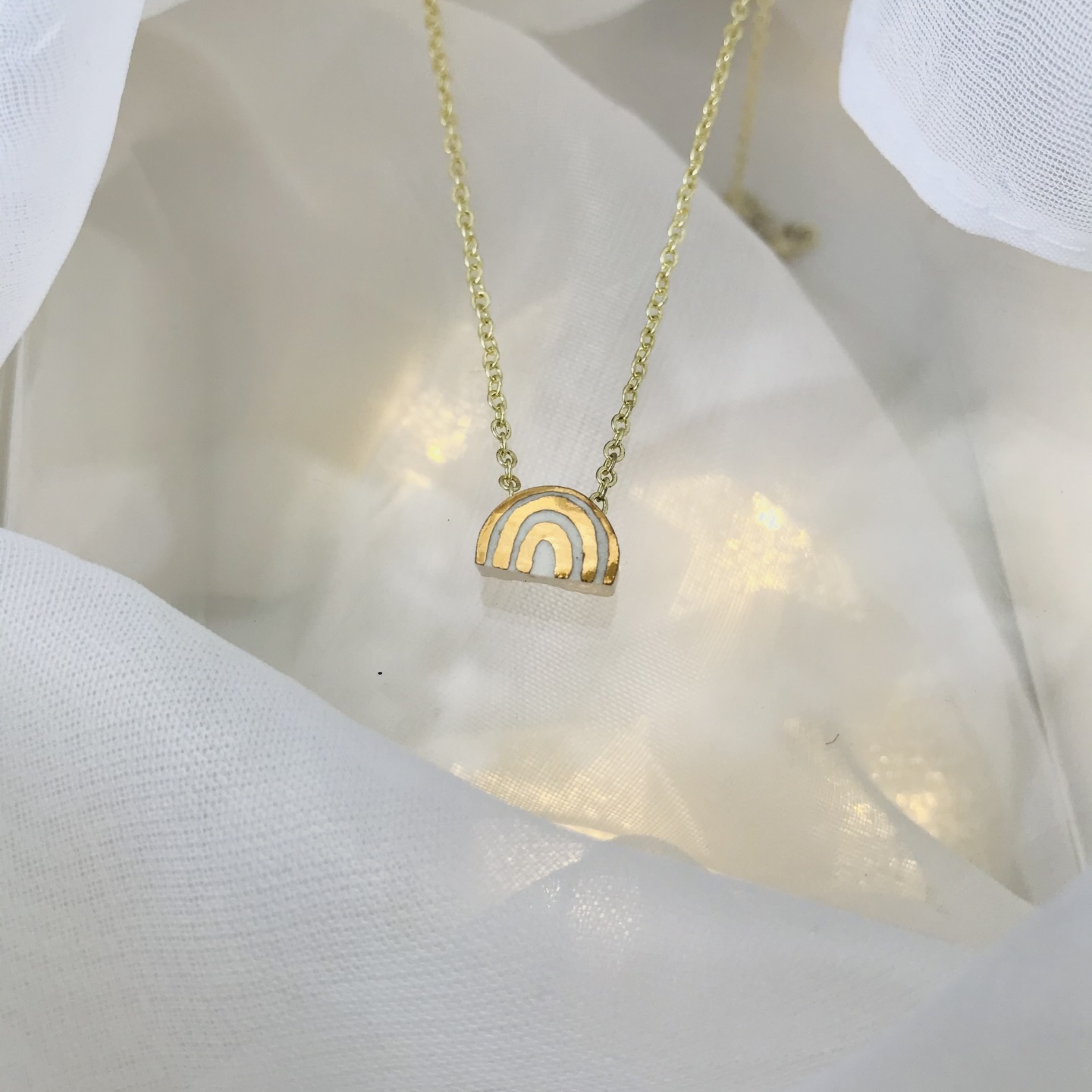 白雲 · 彩虹吊墜香薰頸鏈 | ROBIN LEE ESSENTIALS