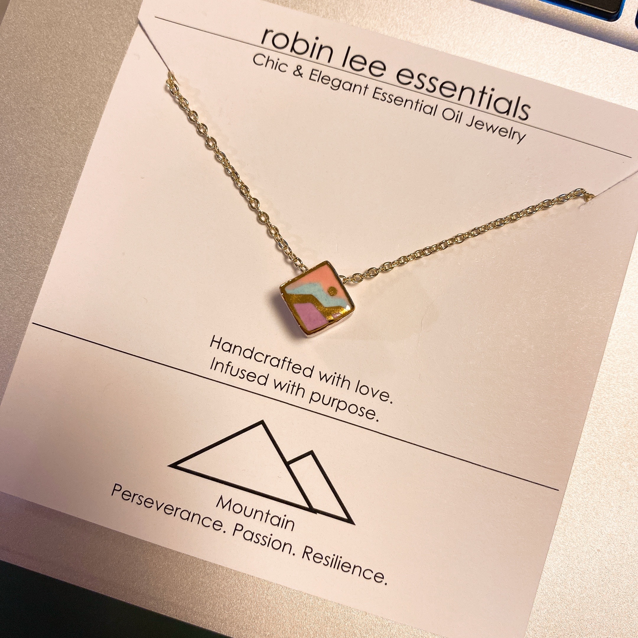 日落 · 紫山吊墜香薰頸鏈 | ROBIN LEE ESSENTIALS