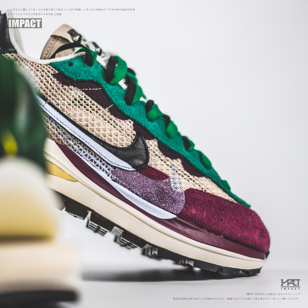 Sacai x Nike Vaporwaffle 酒紅黃綠