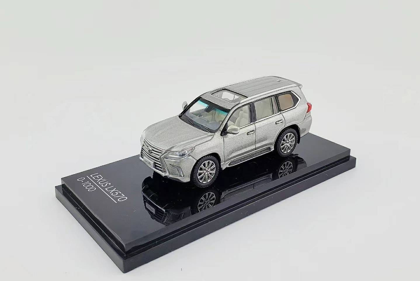 1/64 Lexus LX570 Sonic Quartz Silver (00001ST )