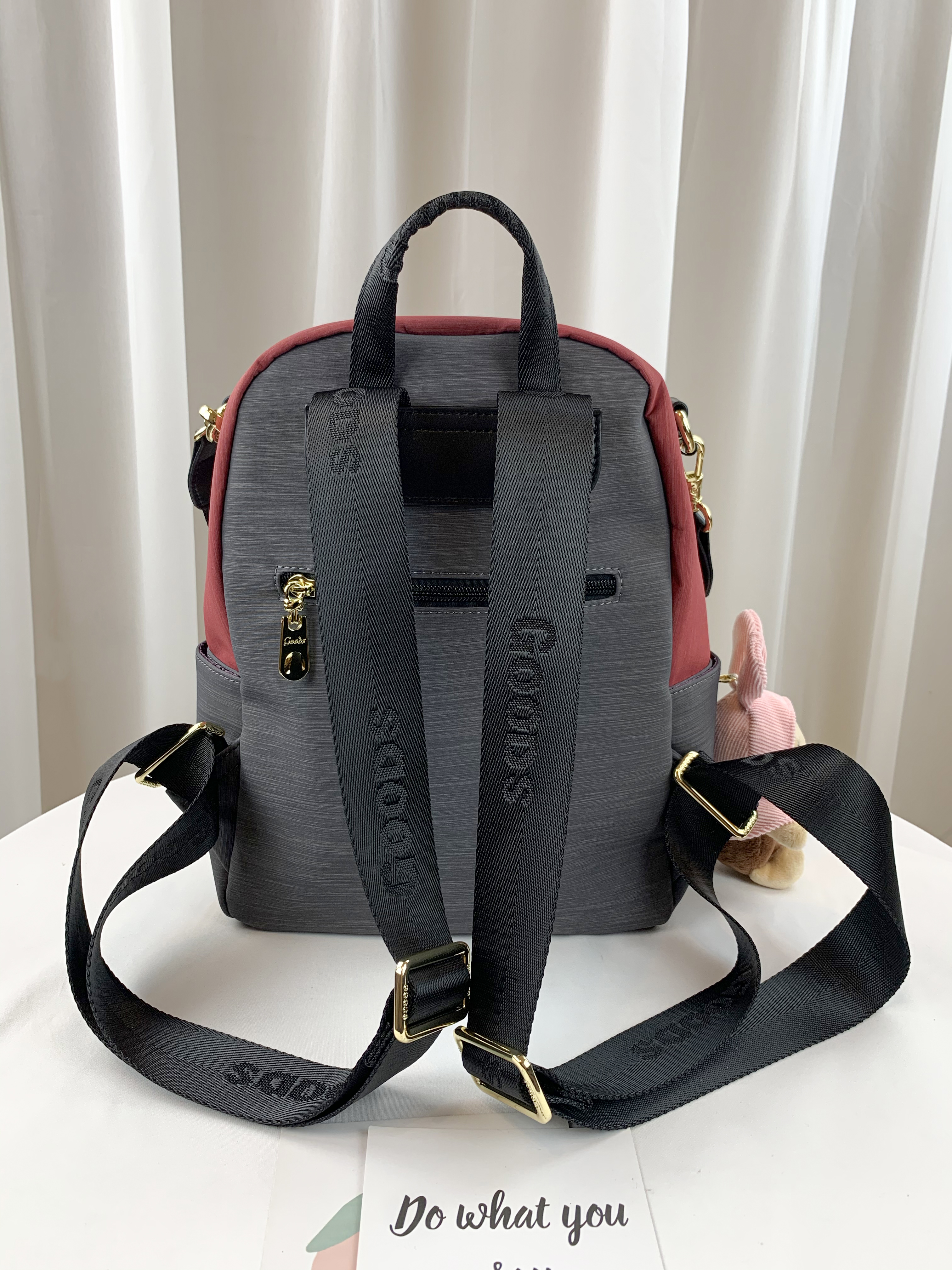 GOODS 紅灰拼色 防潑水後背包 / 側背包 附小熊吊飾 #2743
