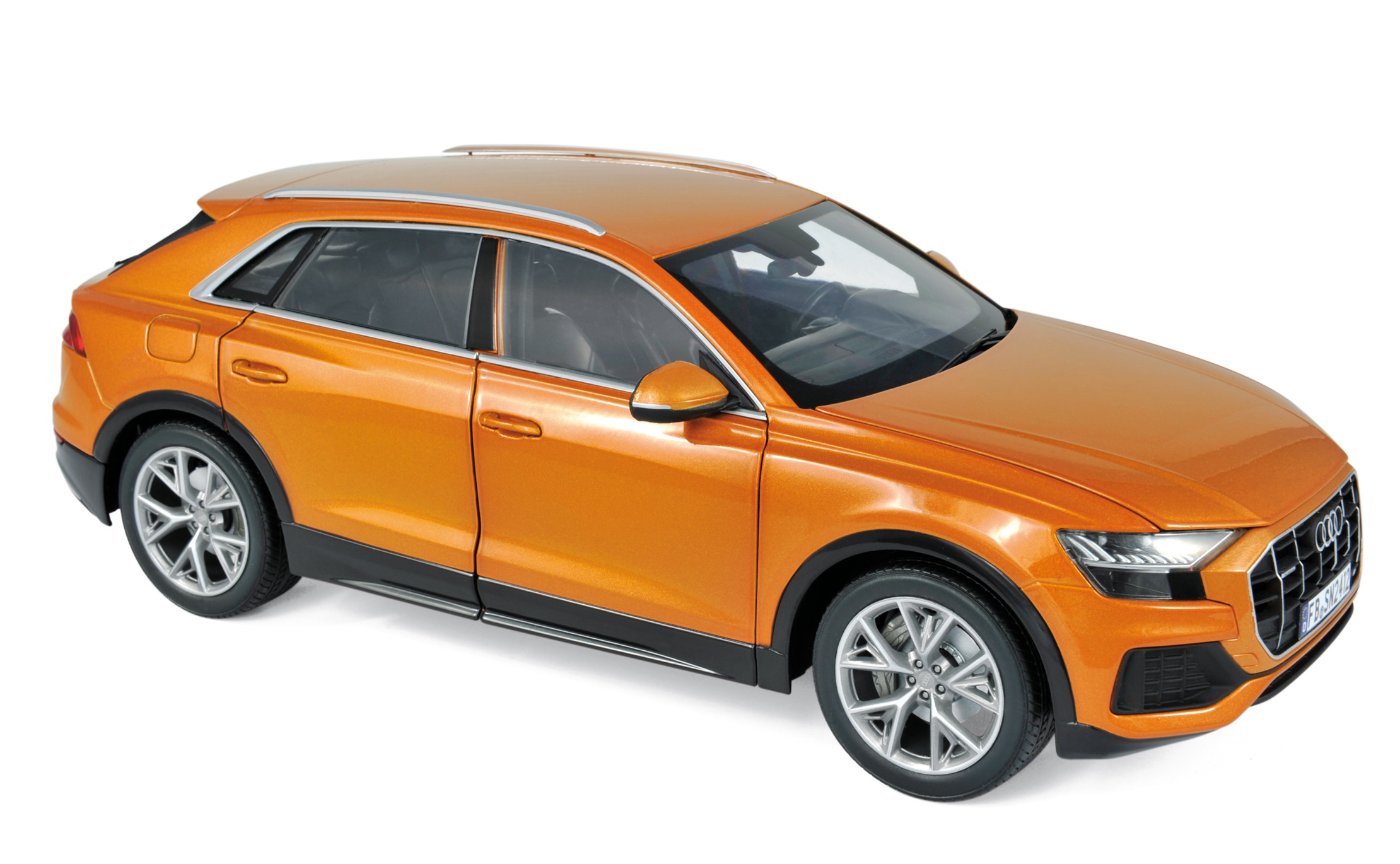 1/18 Norev  Audi Q8 2018 - Orange metallic [No.188371]