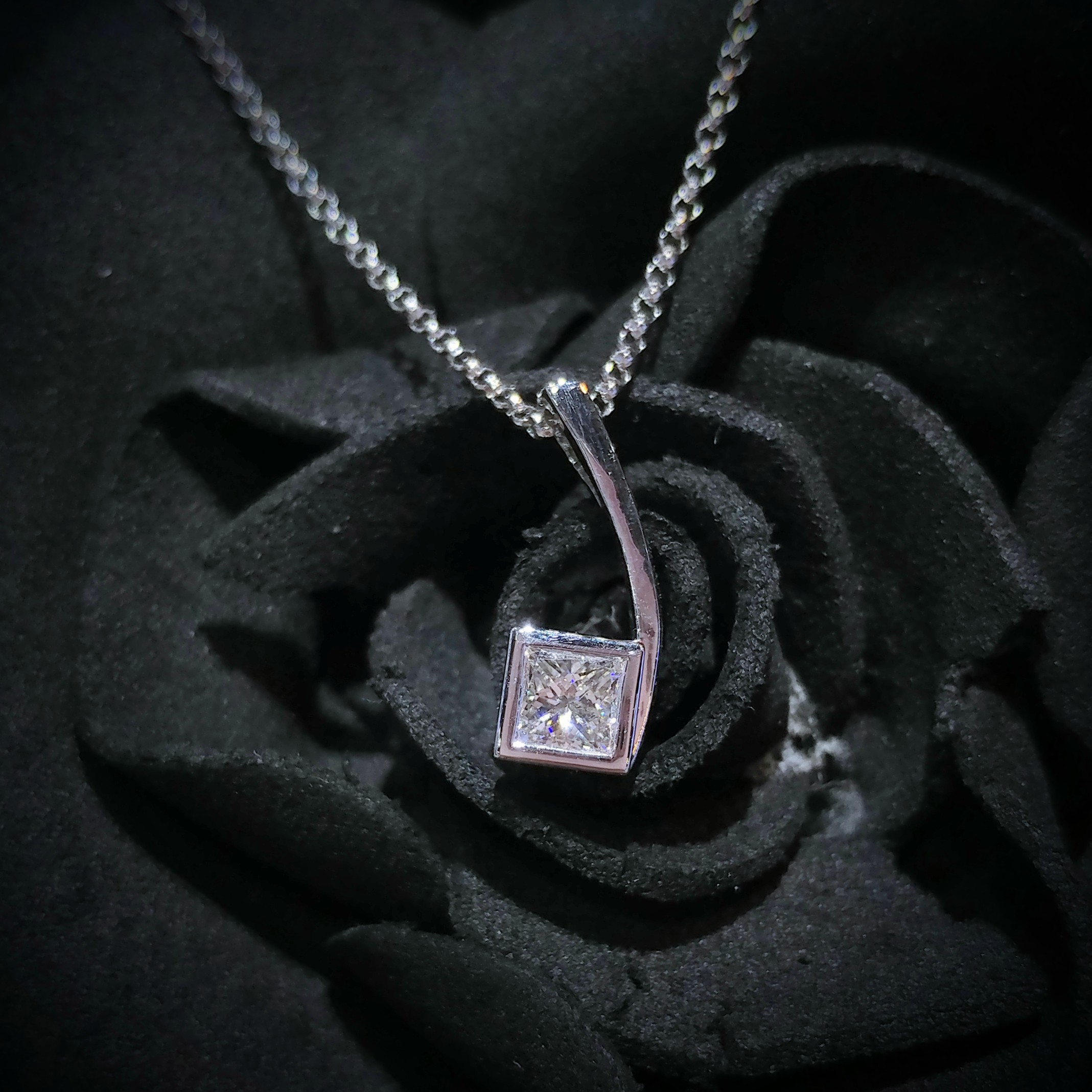18K White Gold 0.35ct Princess Cut Diamond Pendent