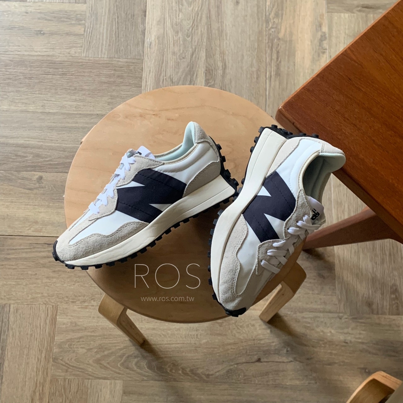 New Balance 327 海鹽黑