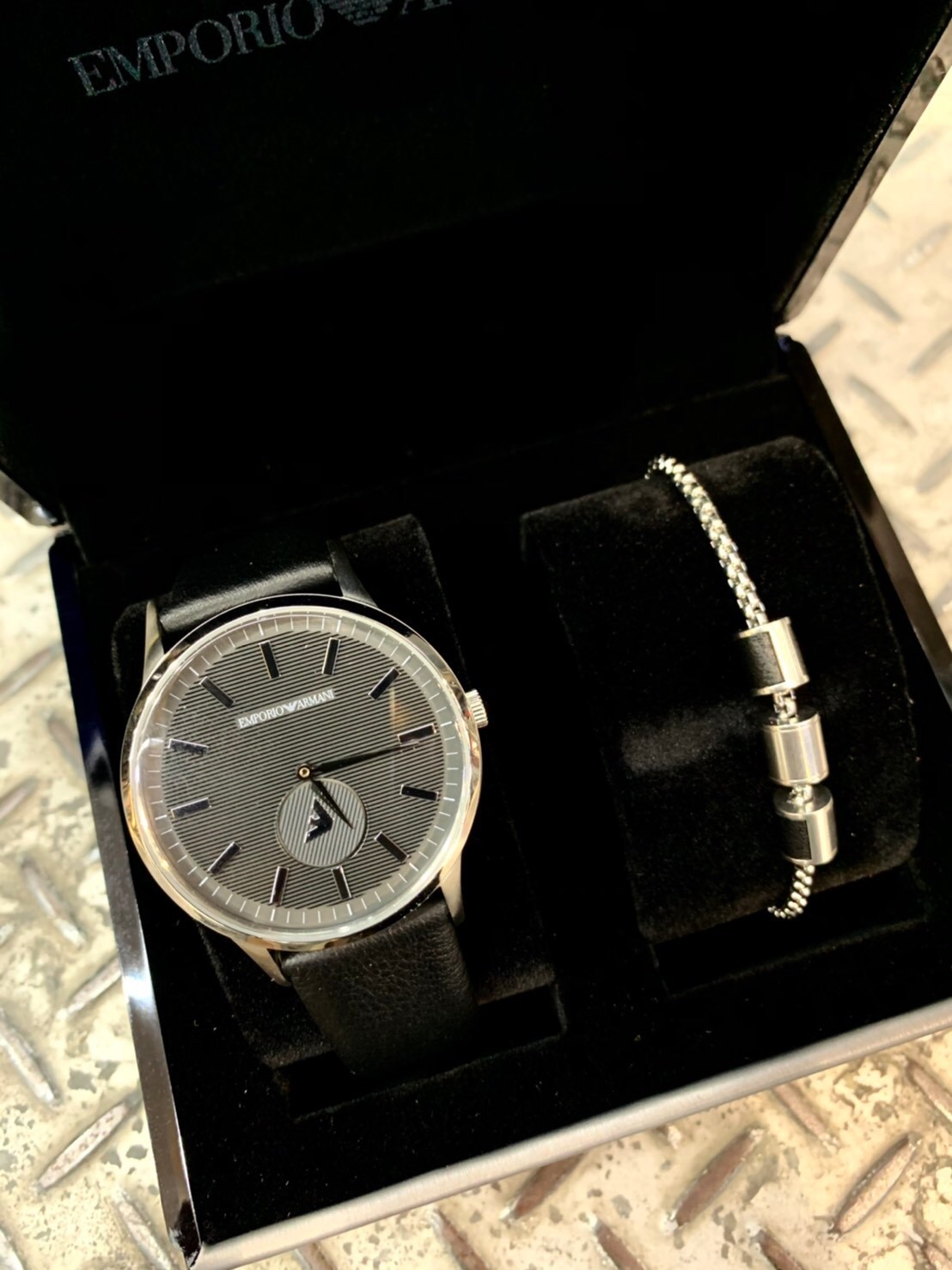 【EMPORIO ARMANI】義式時尚套錶組 AR80039 43mm 現代鐘錶