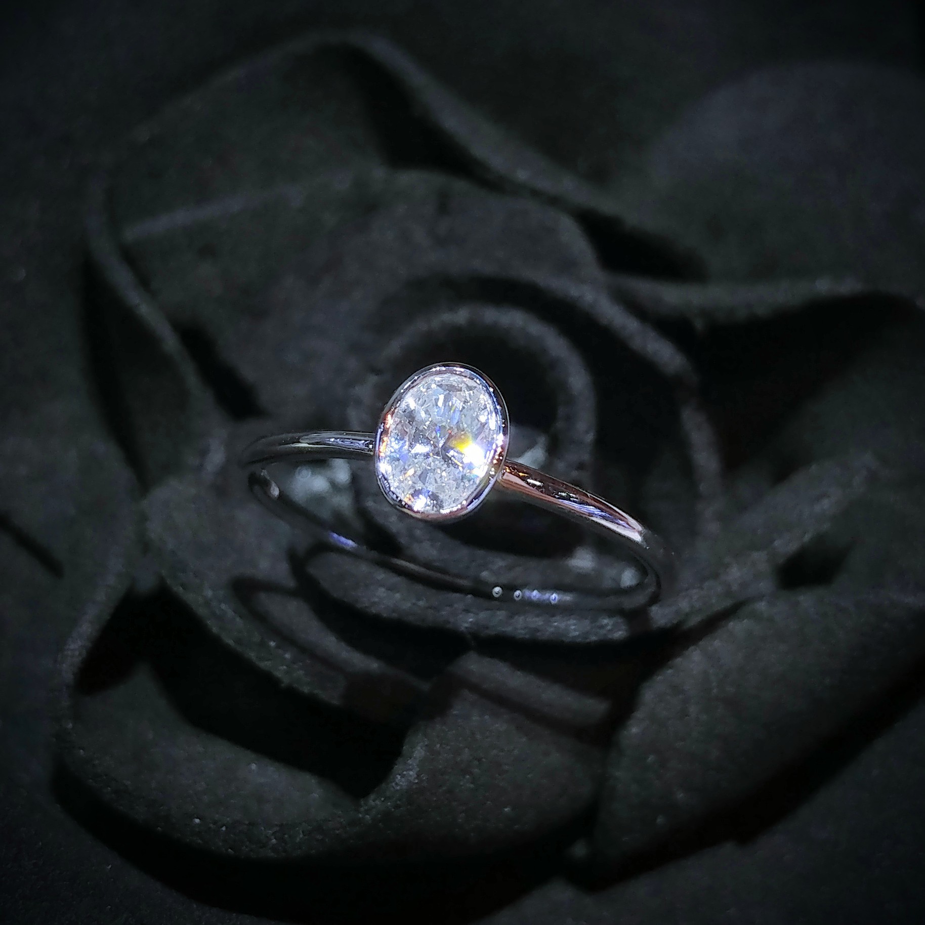 全新18K白金【主石29份蛋形鑽石】戒指